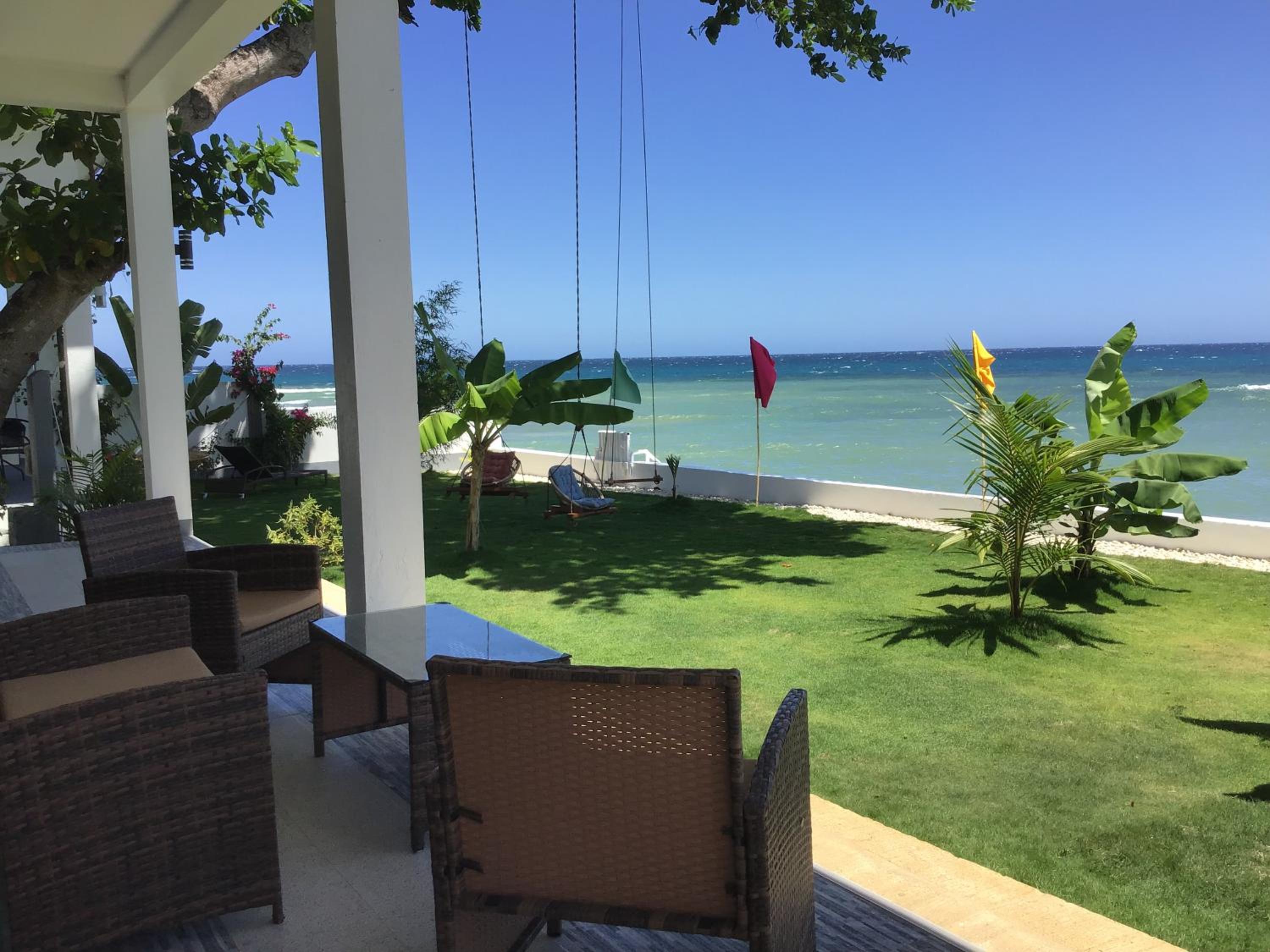 BambooBeachVilla2 AC NEW OCEANFRONT POOL sunsetview garden kitchen SATELLITE STARLINK WI-FI view 5