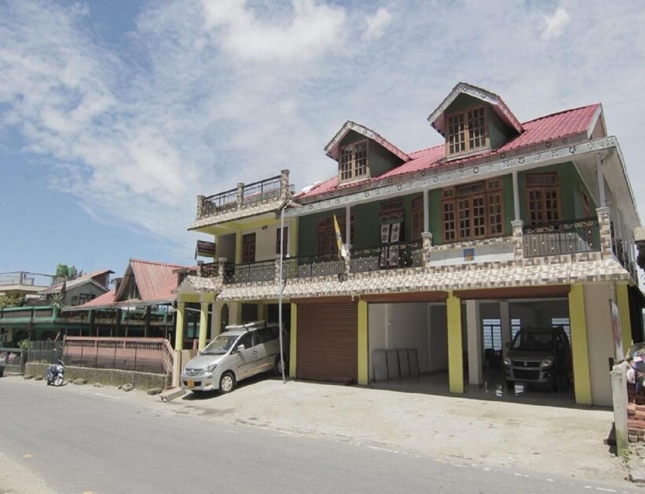 Ghangri Sherpa Luxury Homestay, Darjiling view 3