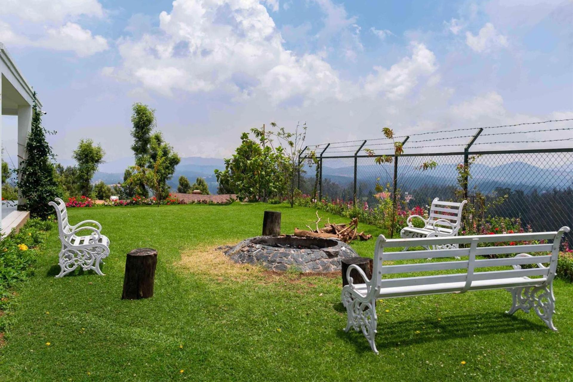 StayVista at The Lilly Ooty with Breakfast view 5