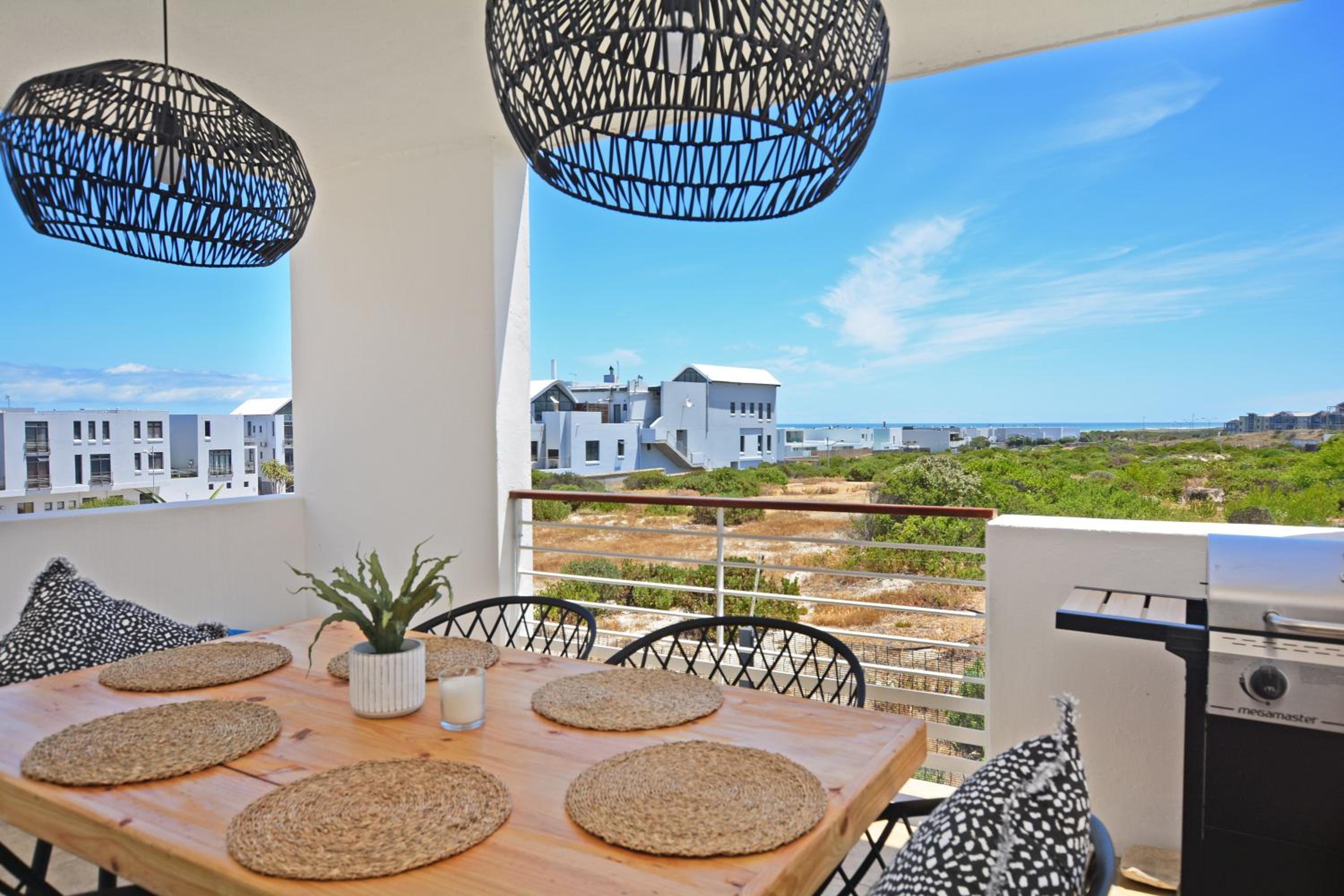 Designer Beachfront Apartment in Big Bay with swimming pool- 2 bedroom, 1 Azure view 5