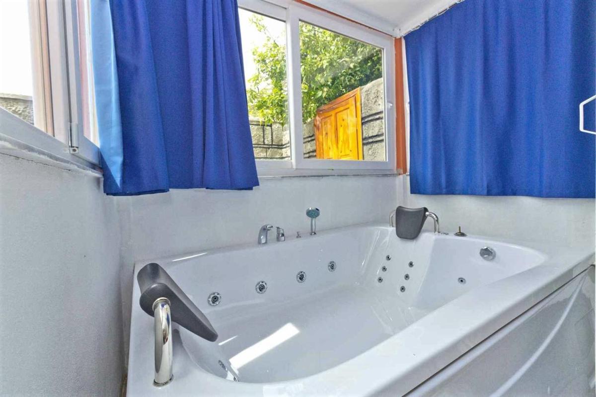 Jacuzzi