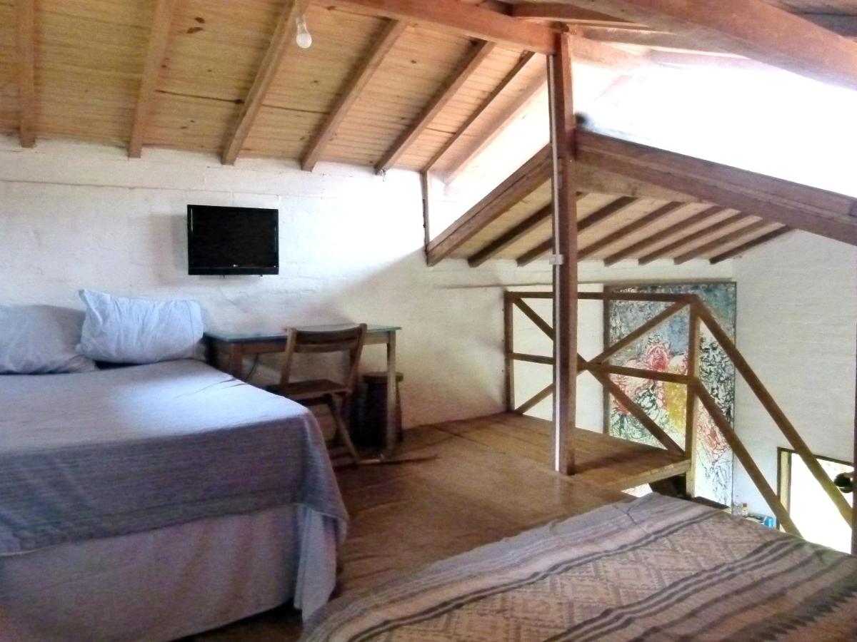 Casa ecológica na montanha com vista para o vale