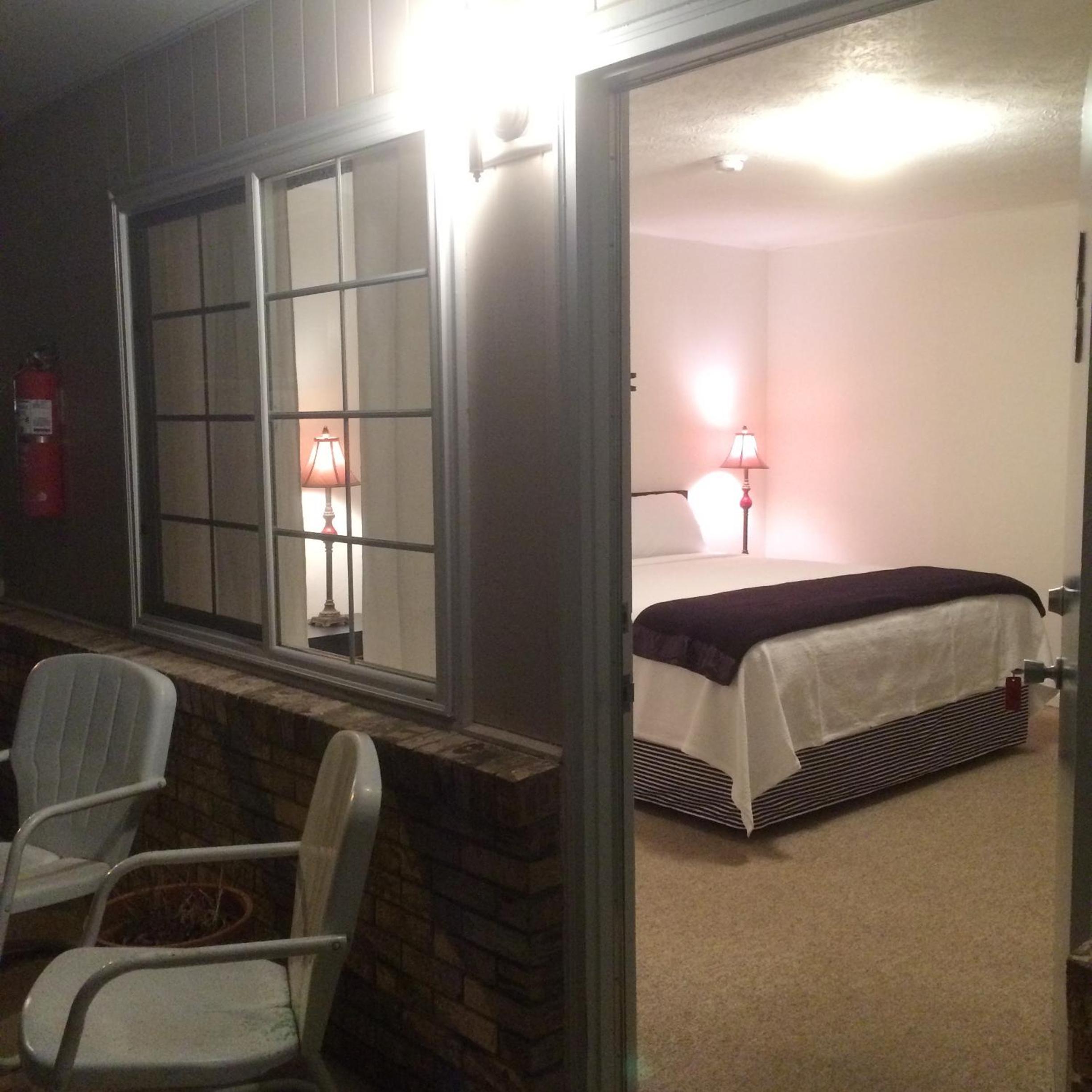 Cardinal Inn
