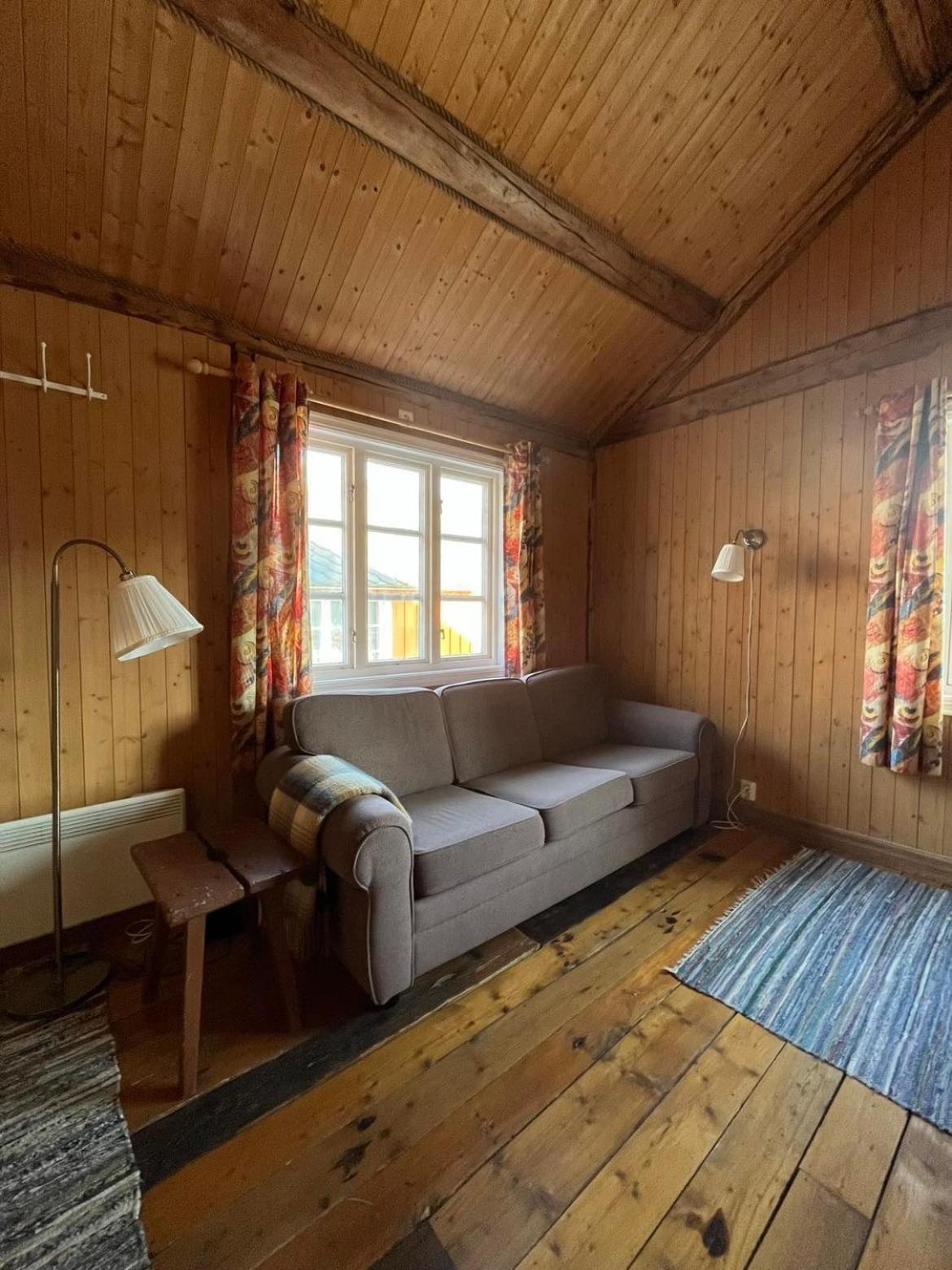 Sakrisøy Rorbuer