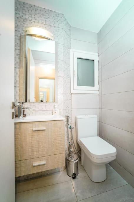 Charming Contemporary 2 bedroom apartment