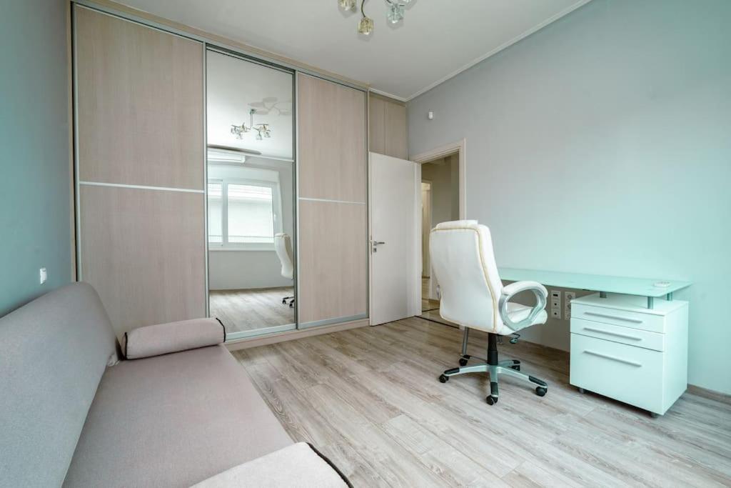 Charming Contemporary 2 bedroom apartment