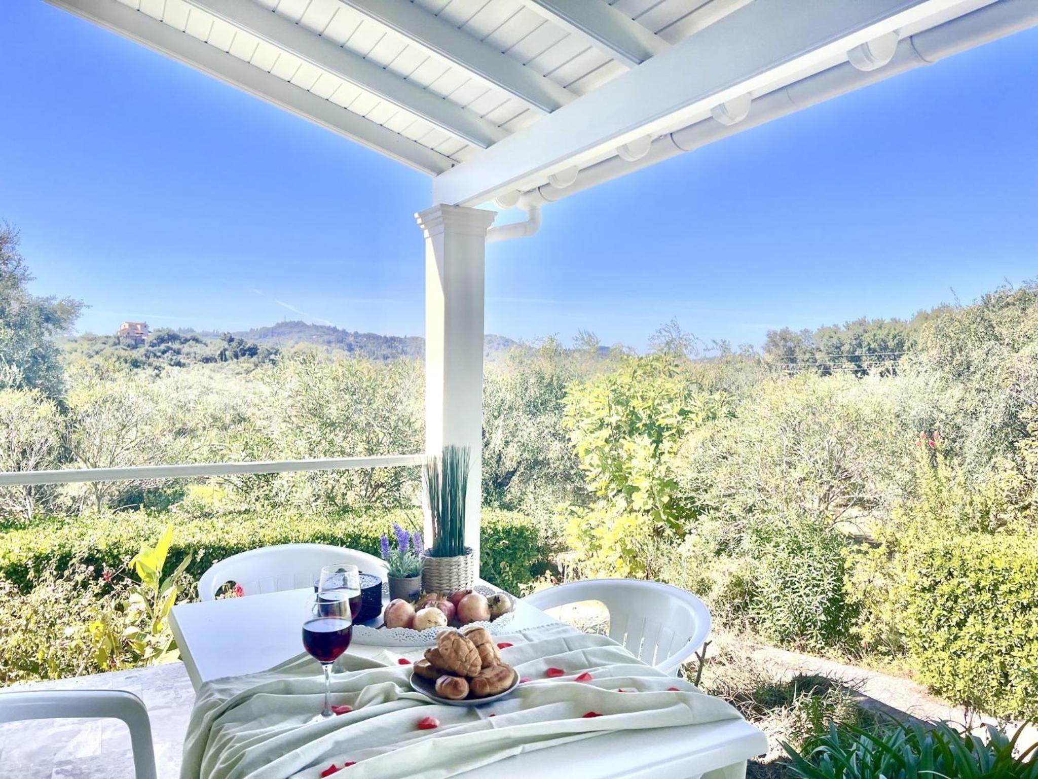Renas Sweet Holiday Home near Roda by DadoVillas view 2