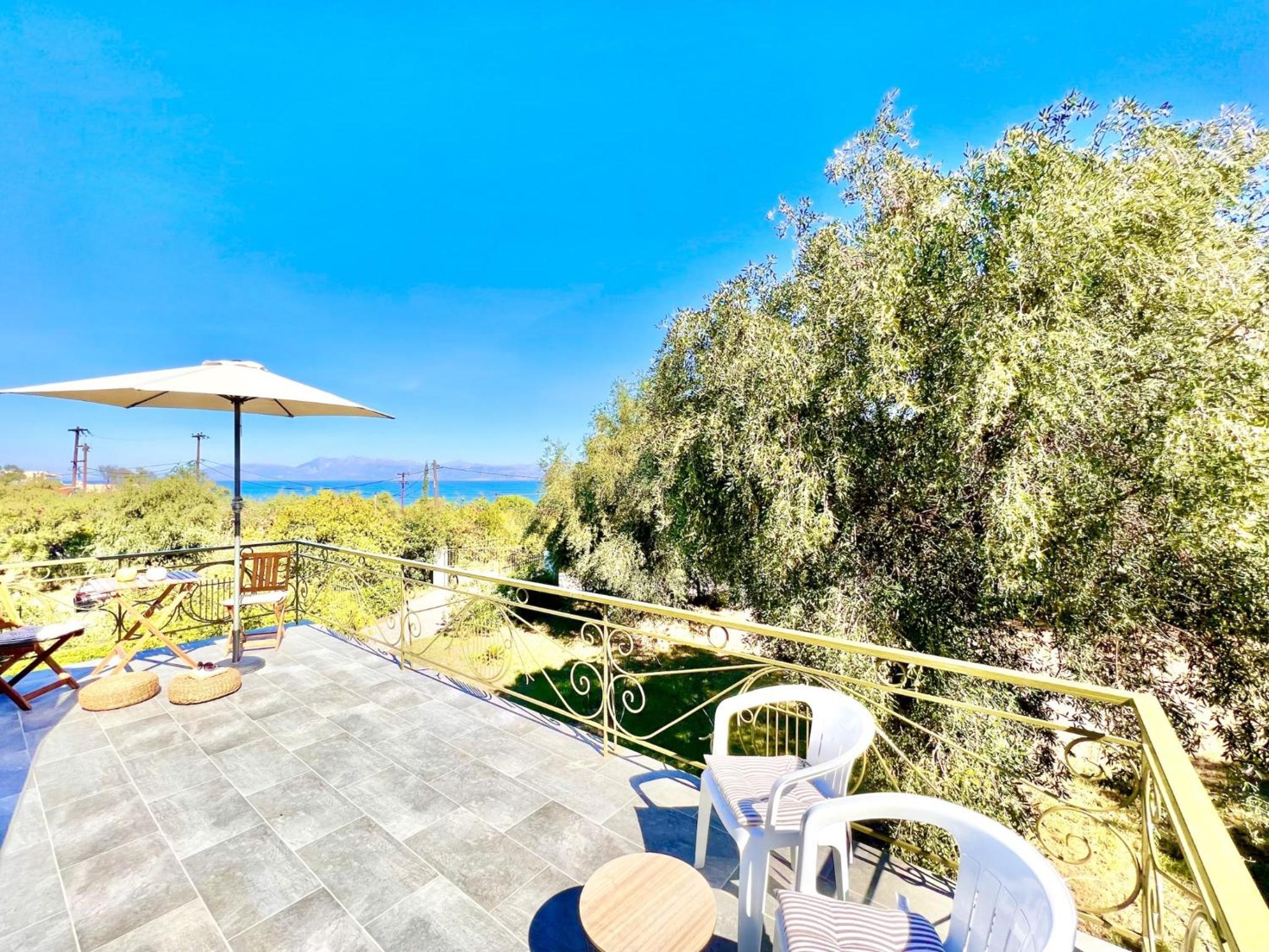 Renas Sweet Holiday Home near Roda by DadoVillas view 3