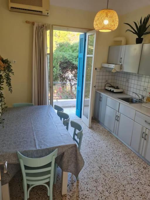 Big apartment on the beach view 3