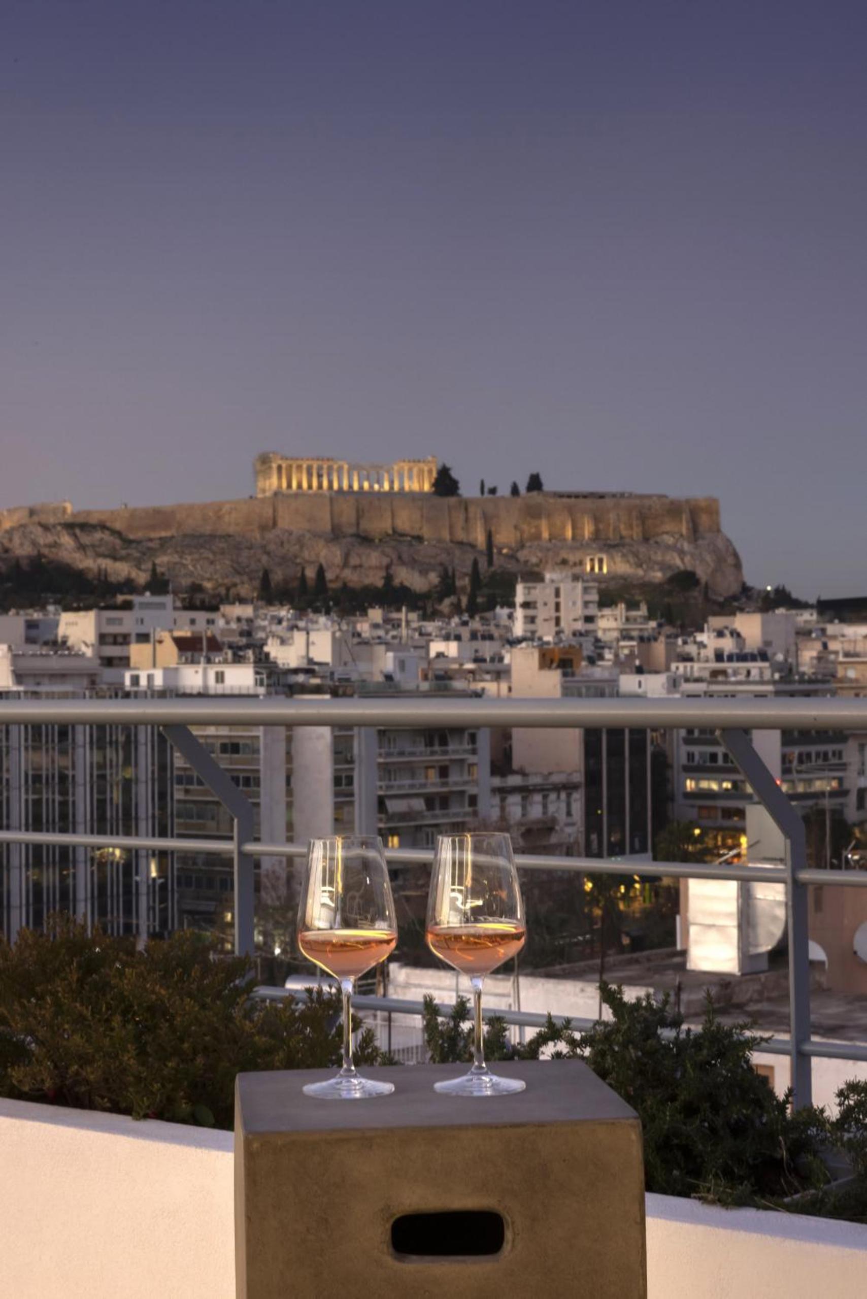 NEW STUNNING PENTHOUSE W/SPECTACULAR VISTAS!