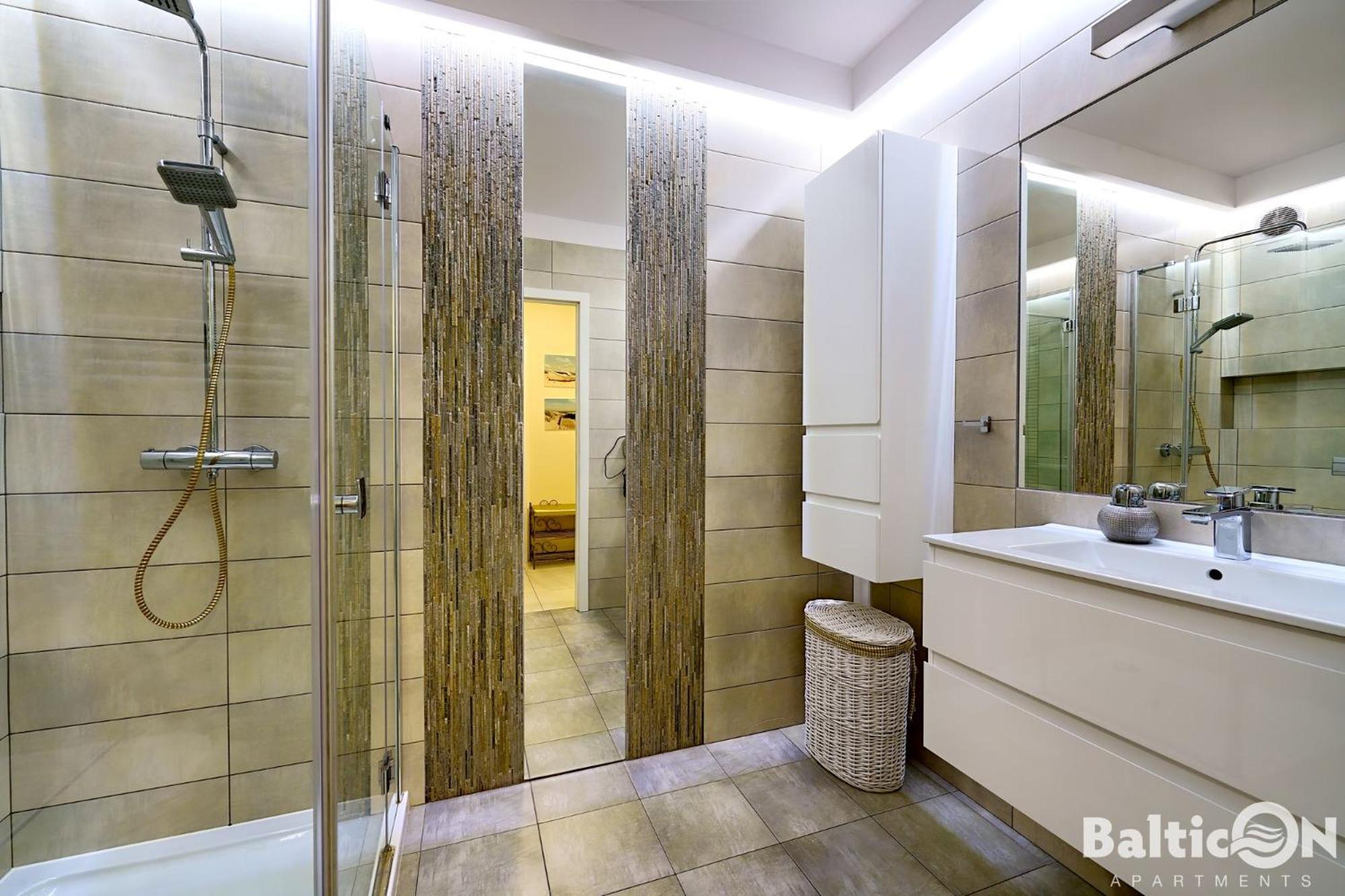 Apartamenty BalticON Polanki - Sauna, Fitness inclusive - Basen latem, Pool im Sommer