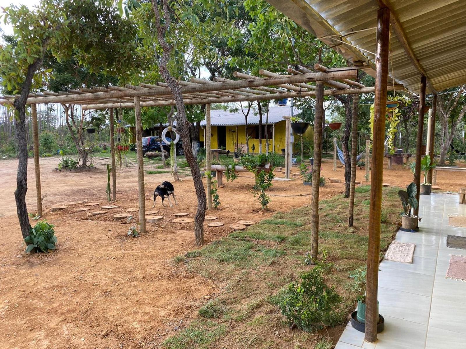 Pousada Sitio do Terrão a 500 metros da BR 040 e a 10 minutos da Prainha