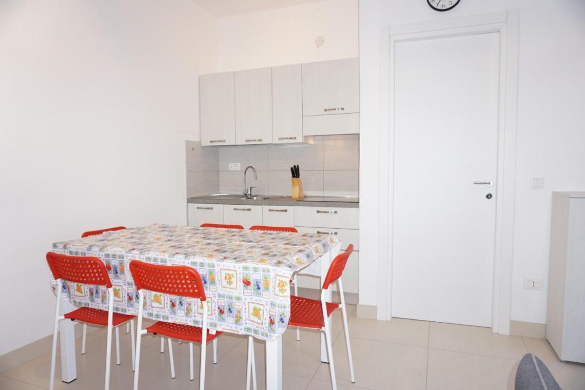 Flat with private garden by the sea