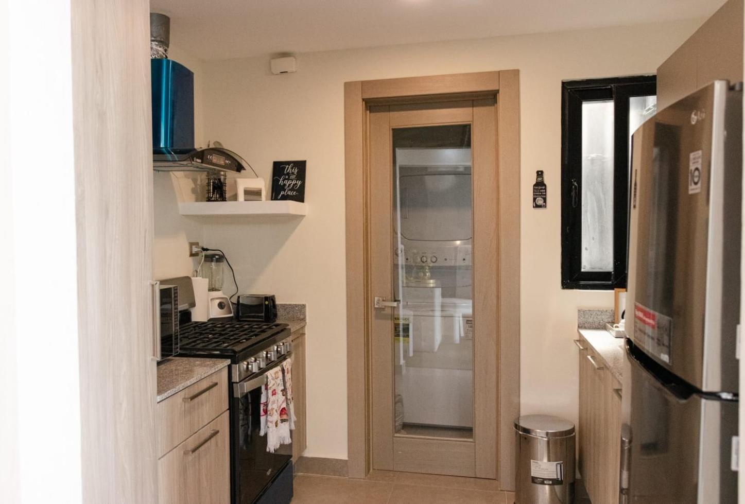 1br Luxury Condo Jacuzzi, gym Mountains with parking lot