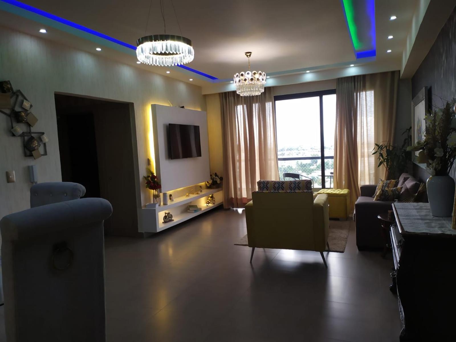 1br Luxury Condo Jacuzzi, gym Mountains with parking lot