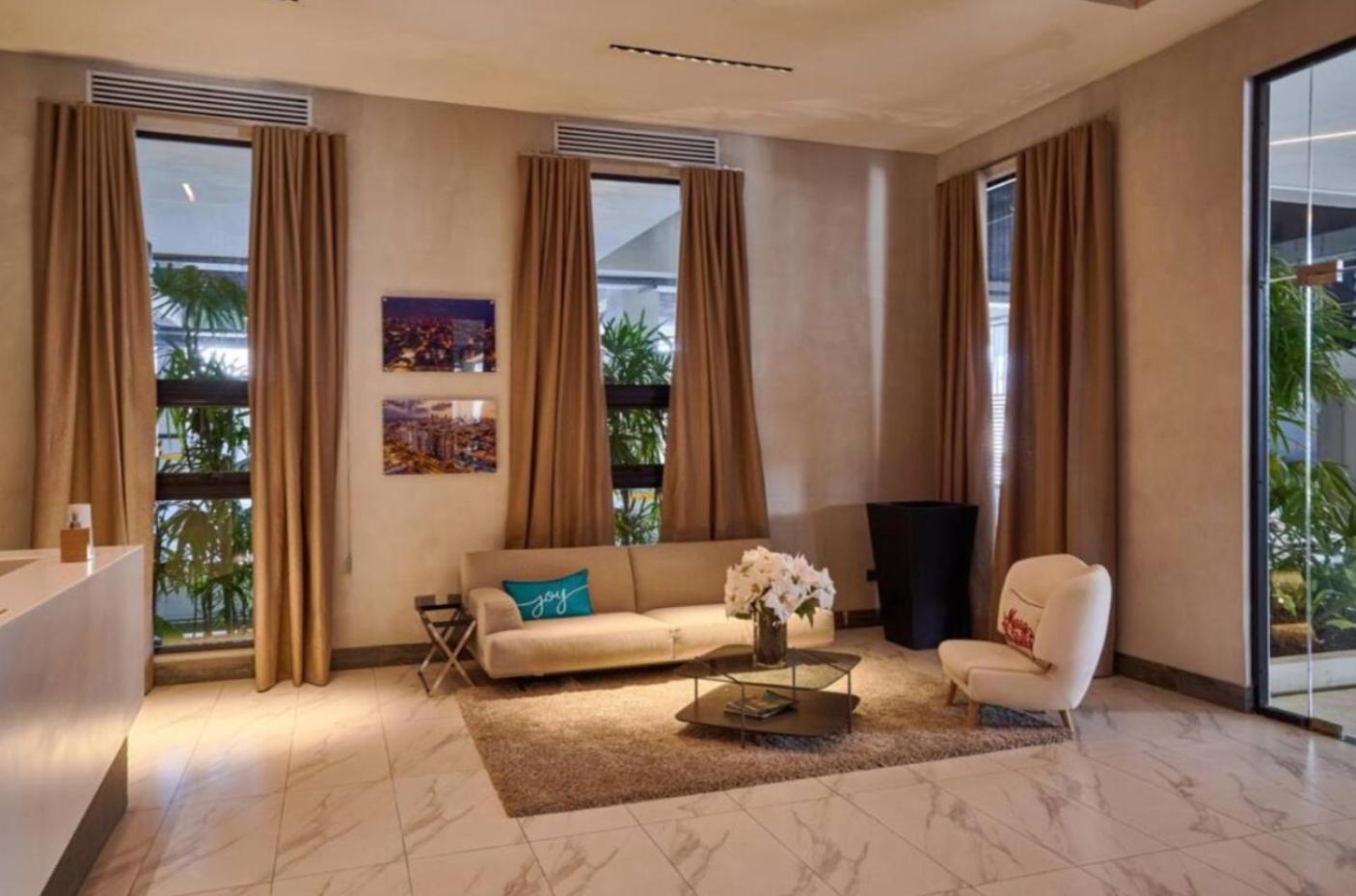 1br Luxury Condo Jacuzzi, gym Mountains with parking lot