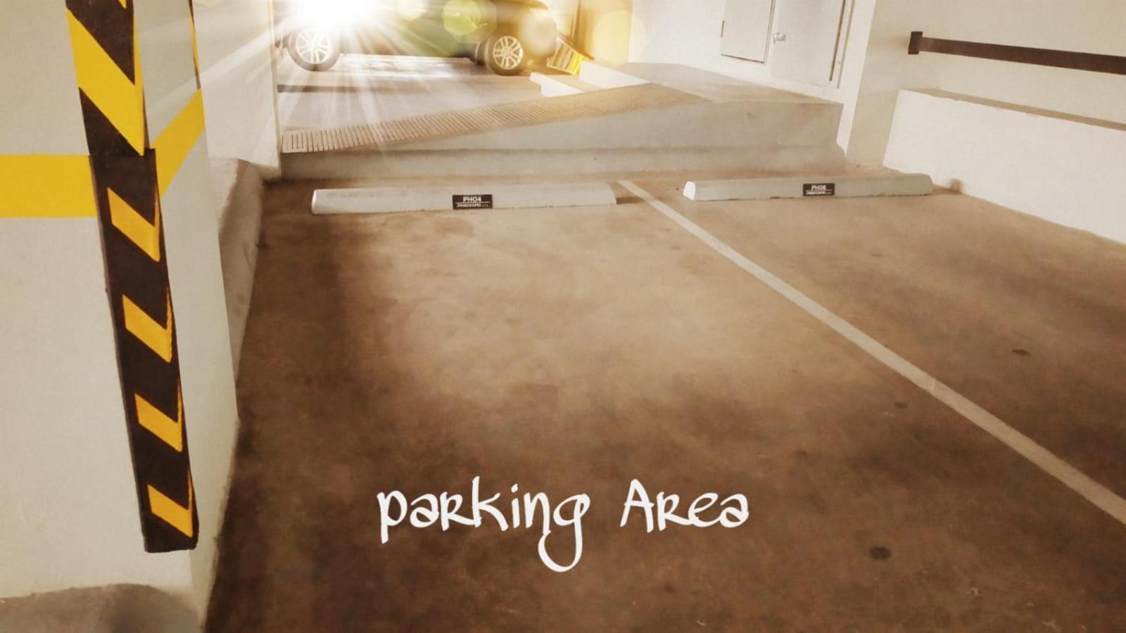 1br Luxury Condo Jacuzzi, gym Mountains with parking lot