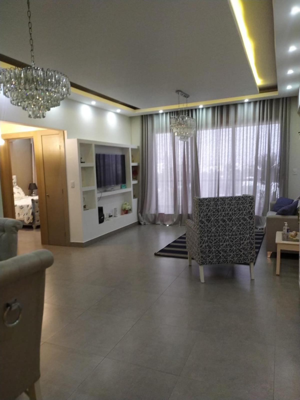 1br Luxury Condo Jacuzzi, gym Mountains with parking lot