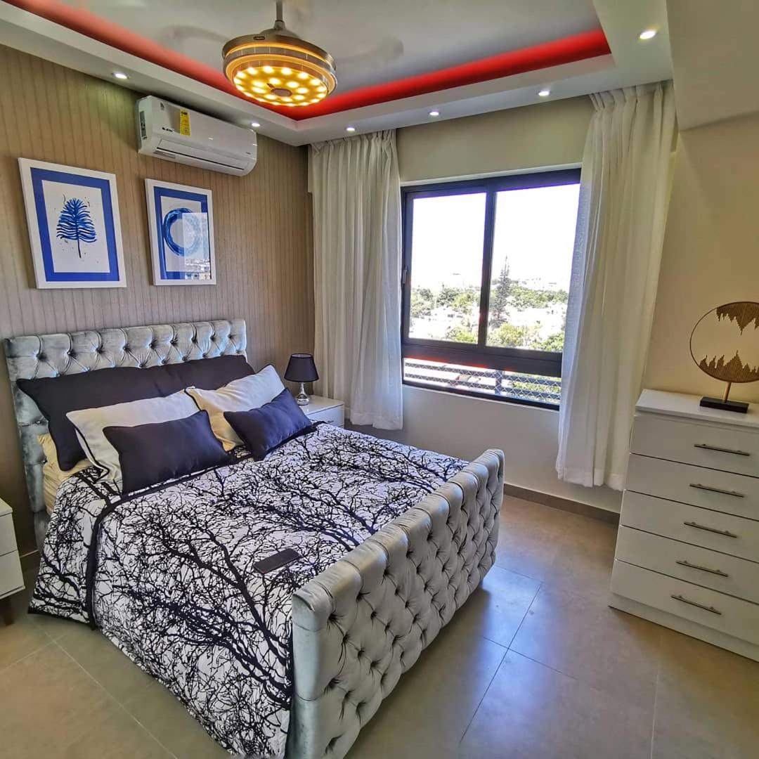 1br Luxury Condo Jacuzzi, gym Mountains with parking lot