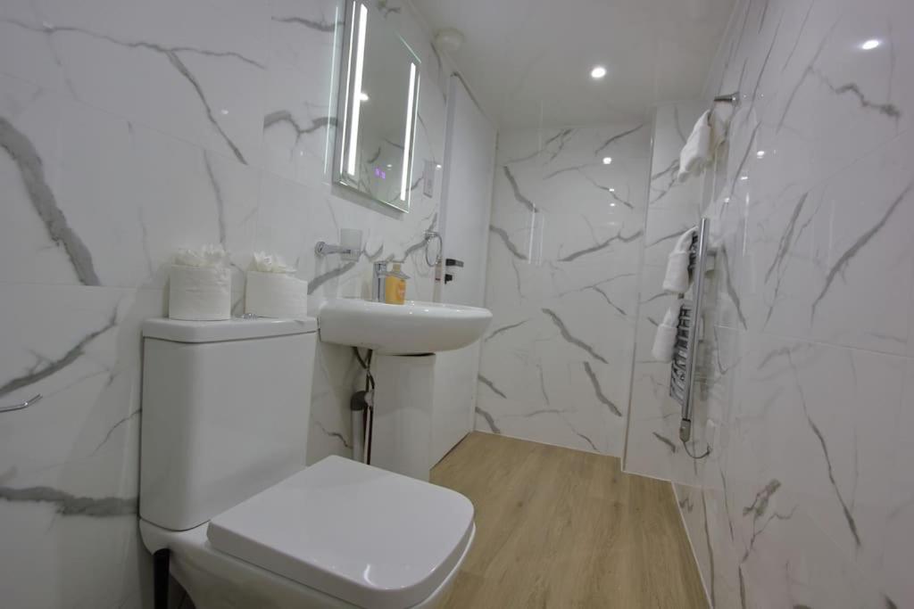Oasis, Central Self Contained Flat by CozyNest view 5
