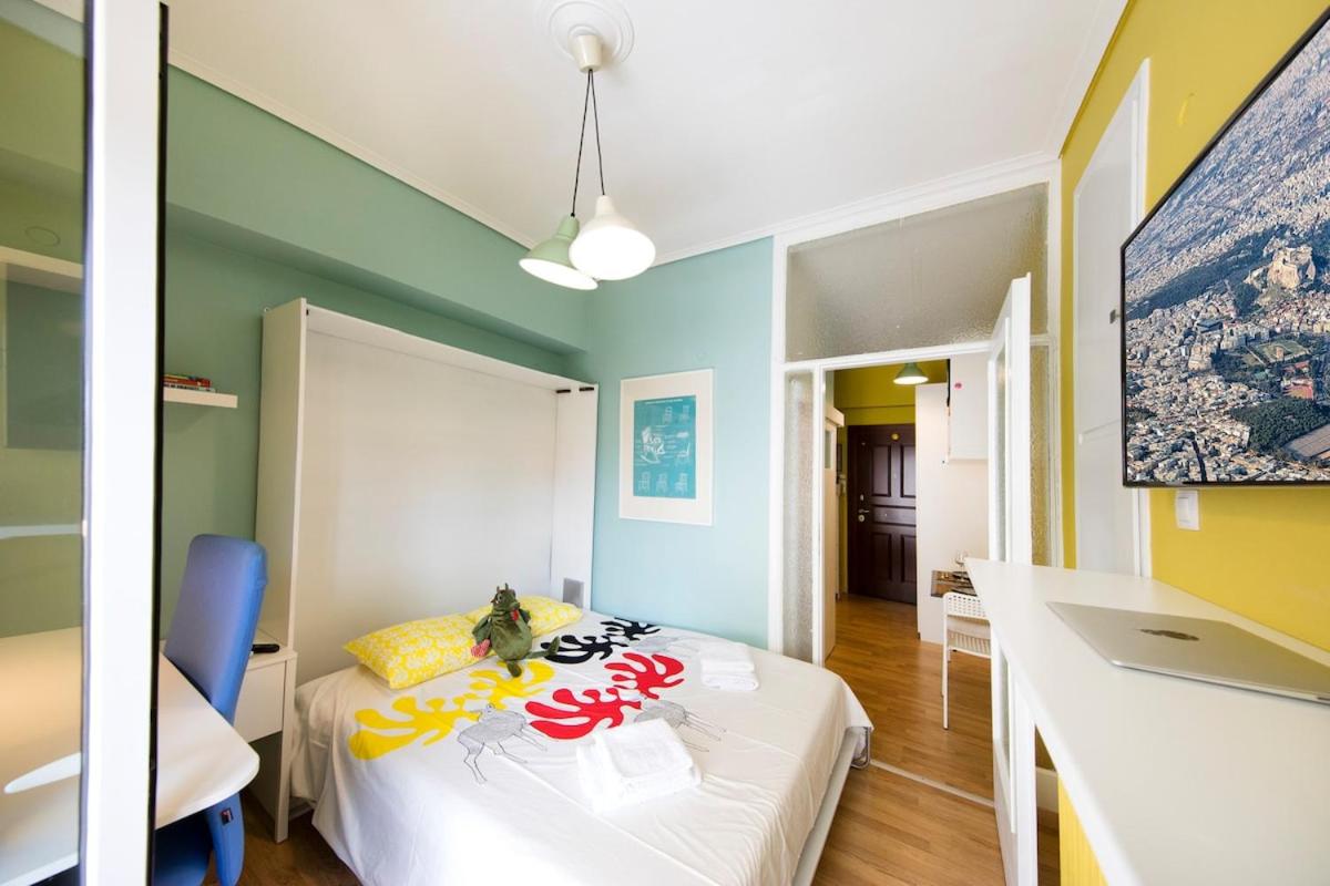 Startupper's Pad in real Athenian neighbourhood photo 2