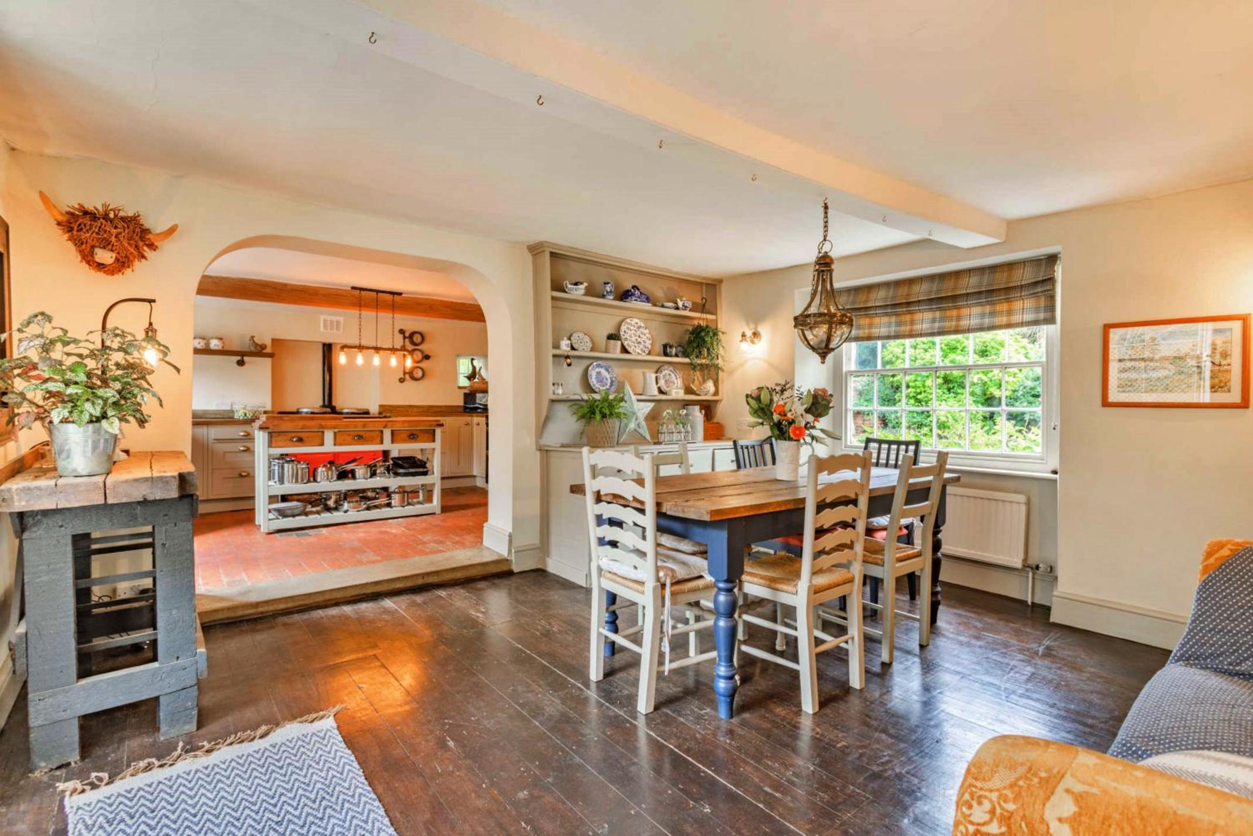 Finest Retreats - Islip Mill House - Beautiful Riverside Home