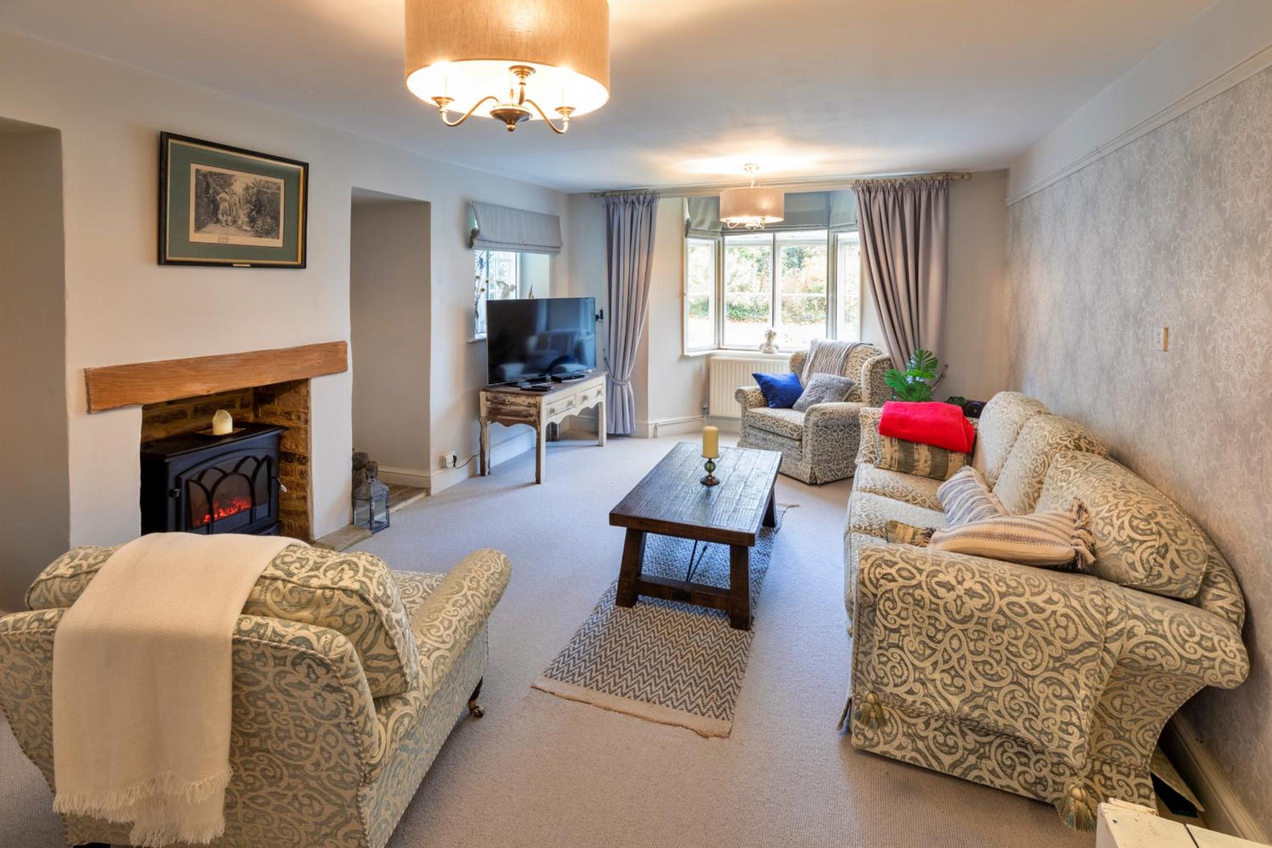Finest Retreats - Islip Mill House - Beautiful Riverside Home