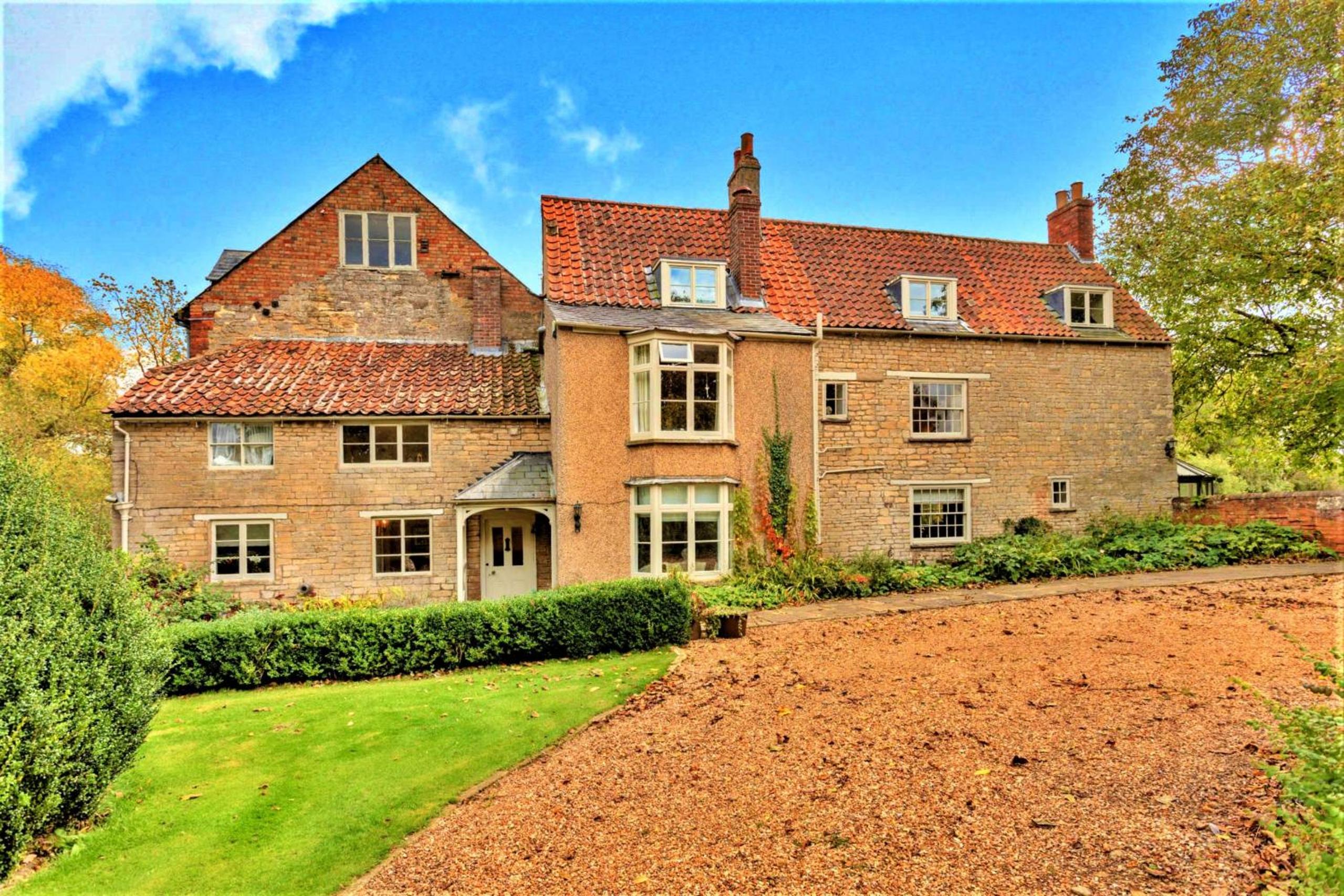 Finest Retreats - Islip Mill House - Beautiful Riverside Home
