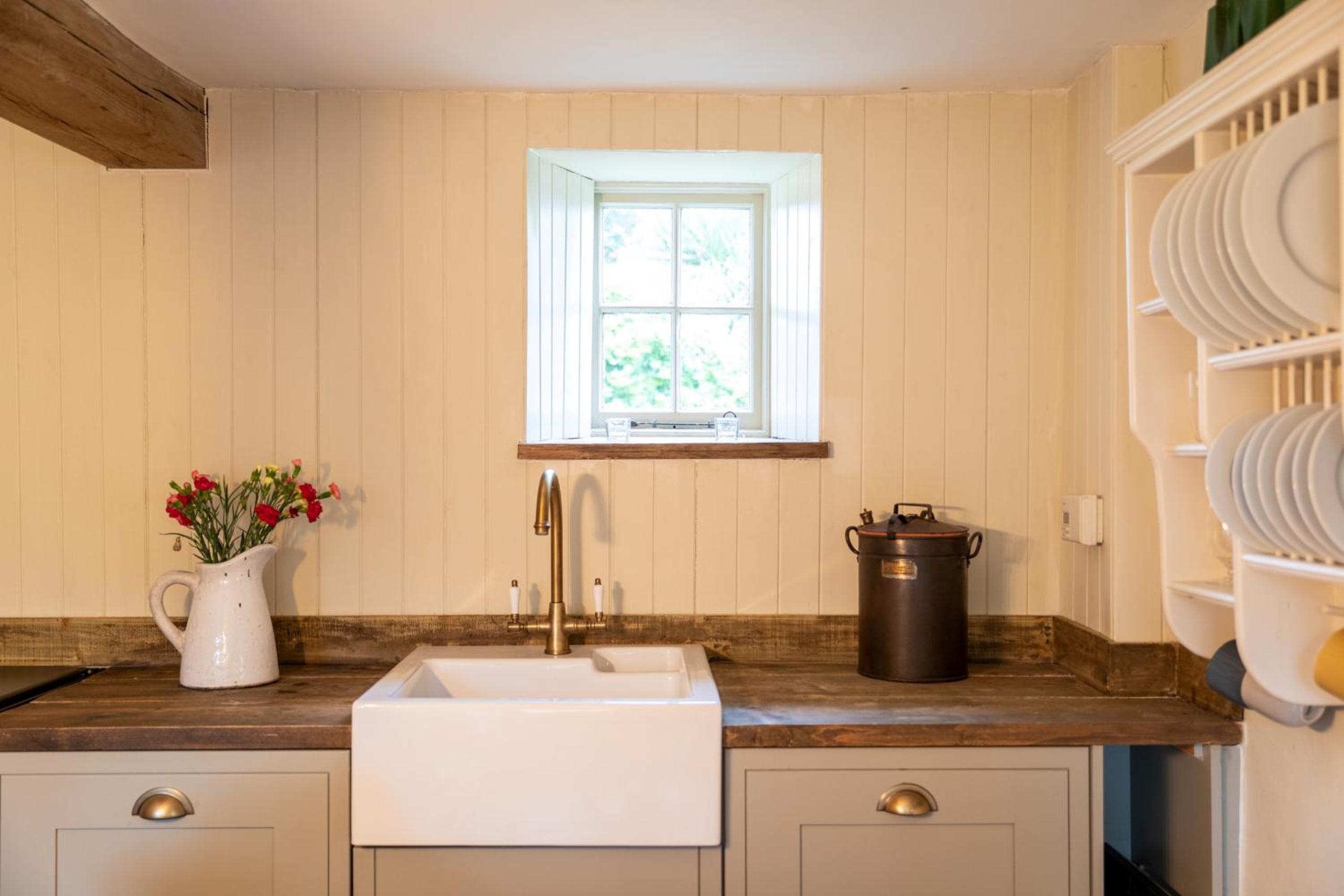 Finest Retreats - Islip Mill House - Beautiful Riverside Home, photo 11