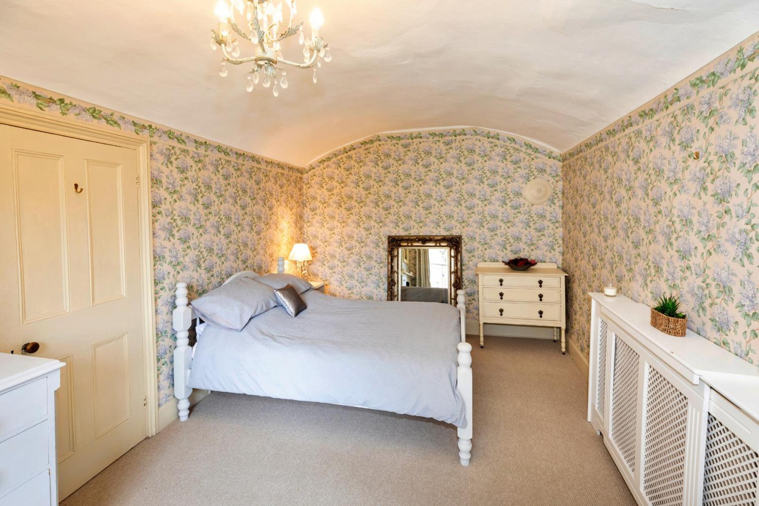 Finest Retreats - Islip Mill House - Beautiful Riverside Home, photo 28
