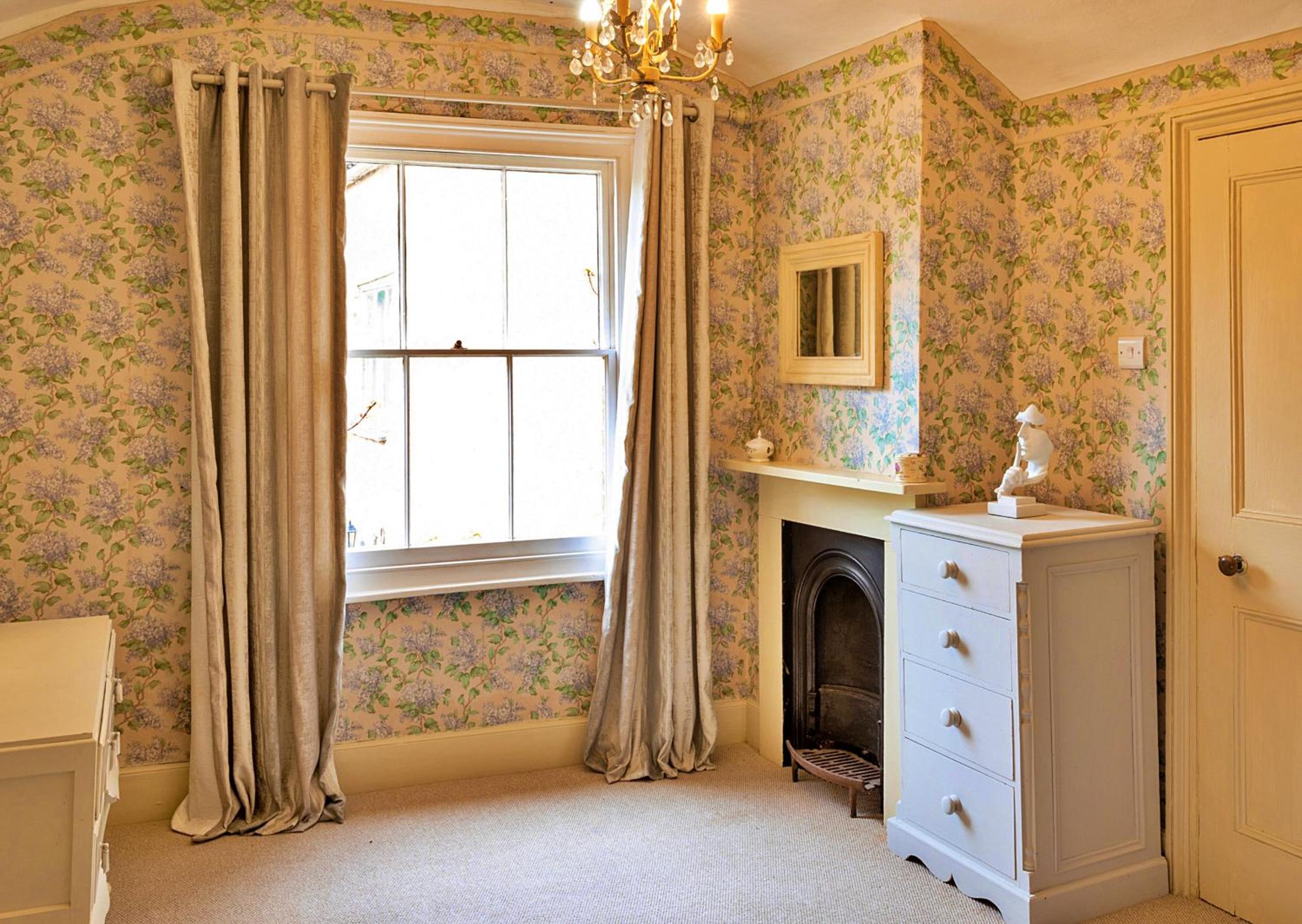 Finest Retreats - Islip Mill House - Beautiful Riverside Home, photo 12