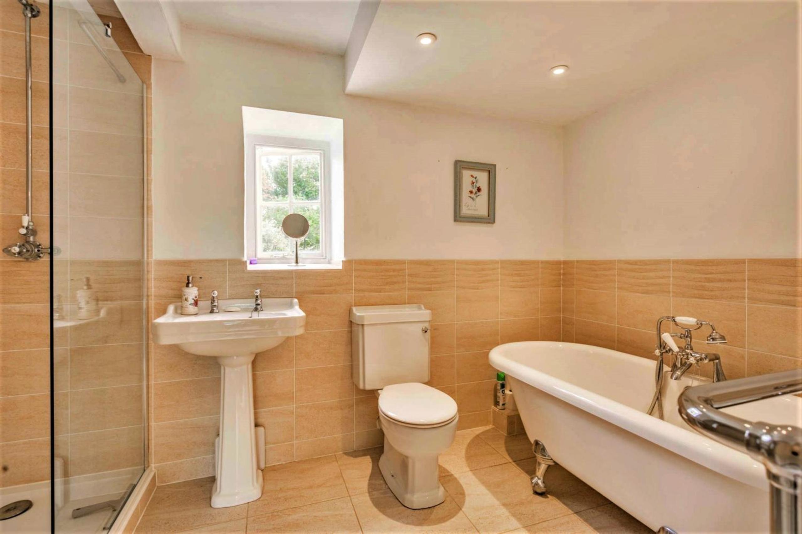 Finest Retreats - Islip Mill House - Beautiful Riverside Home