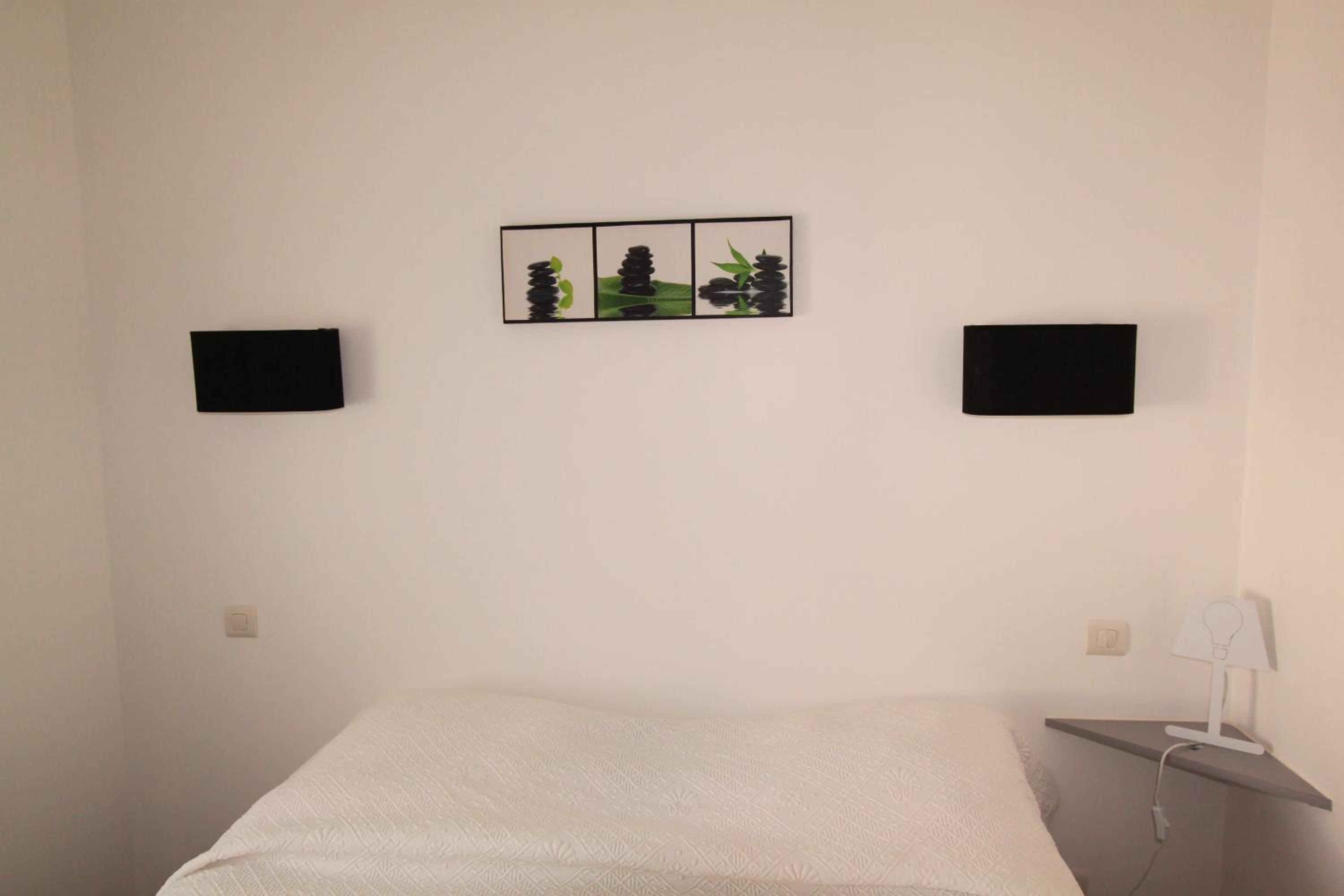 Hotel Le 5 en Martigues — hotel room
