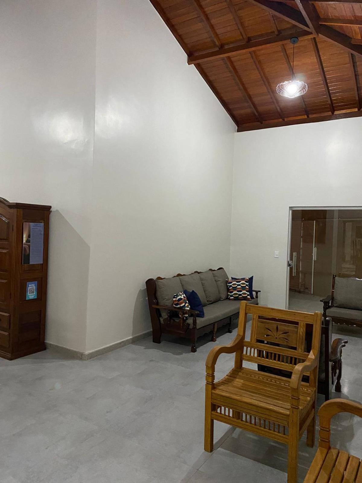 EXCELENTE E AMPLA CASA A 500 METROS DA PRAIA ( BARRACA AXÉ MOI )