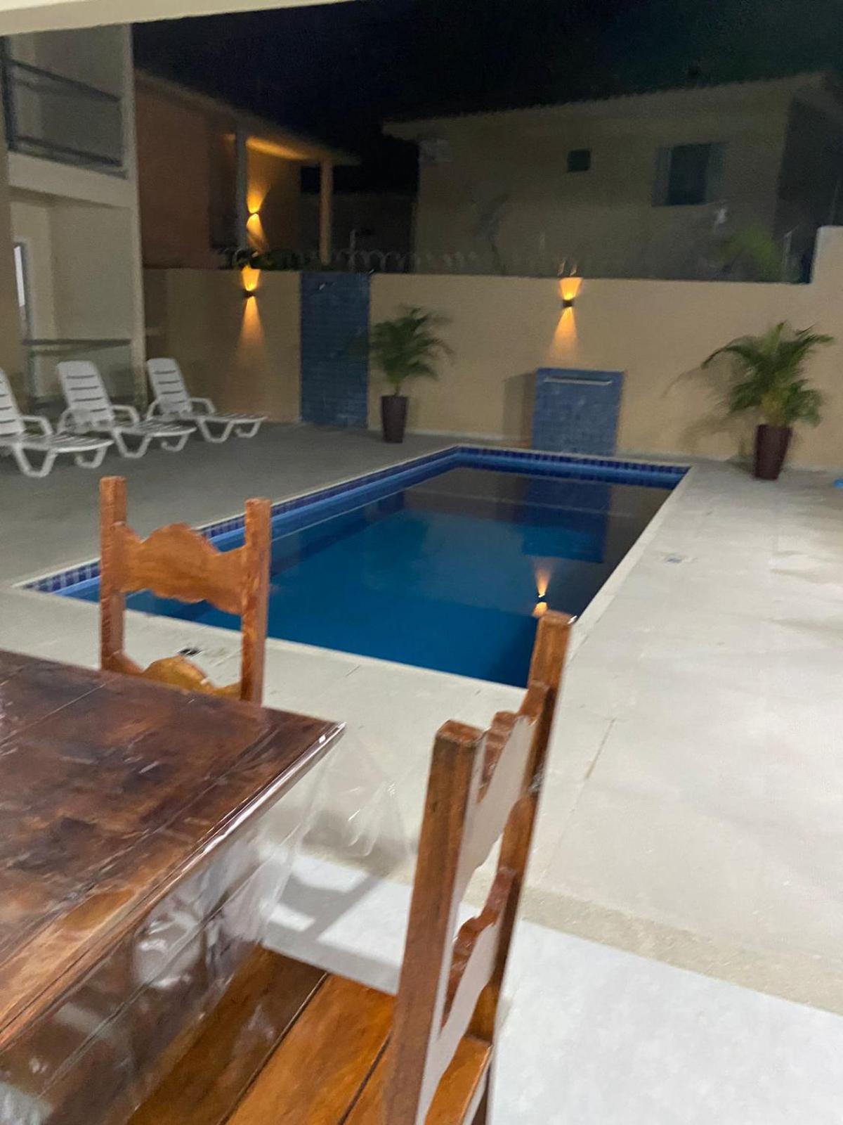EXCELENTE E AMPLA CASA A 500 METROS DA PRAIA ( BARRACA AXÉ MOI )
