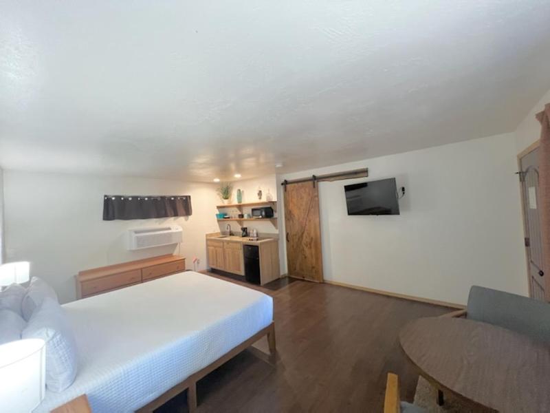 TimberLodge Inn