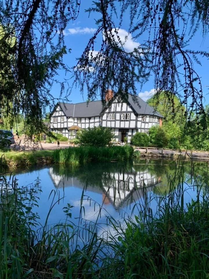 Historic Tudor House in rural Hereford - inc breakfast