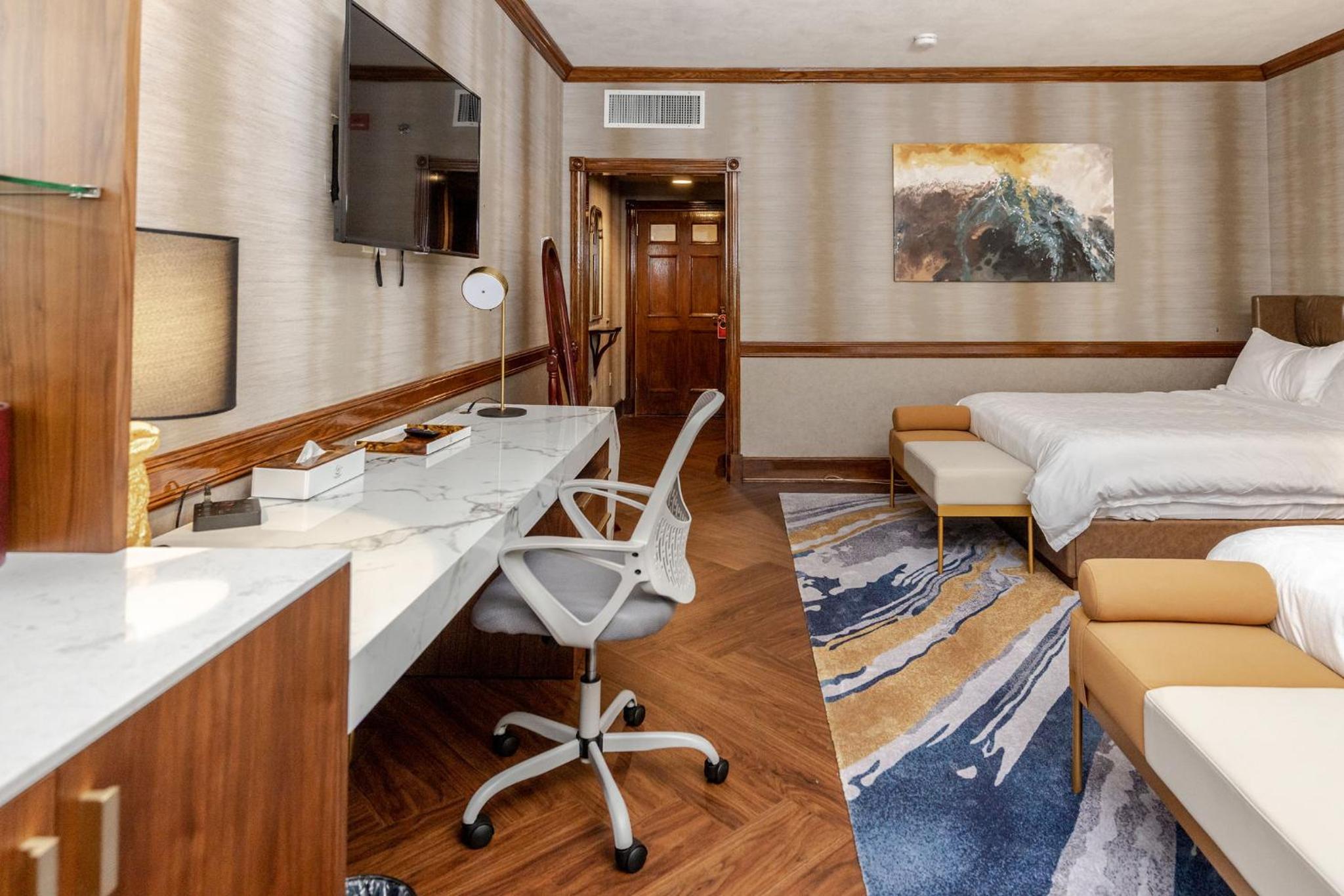 Chateau Merrimack Hotel & Spa