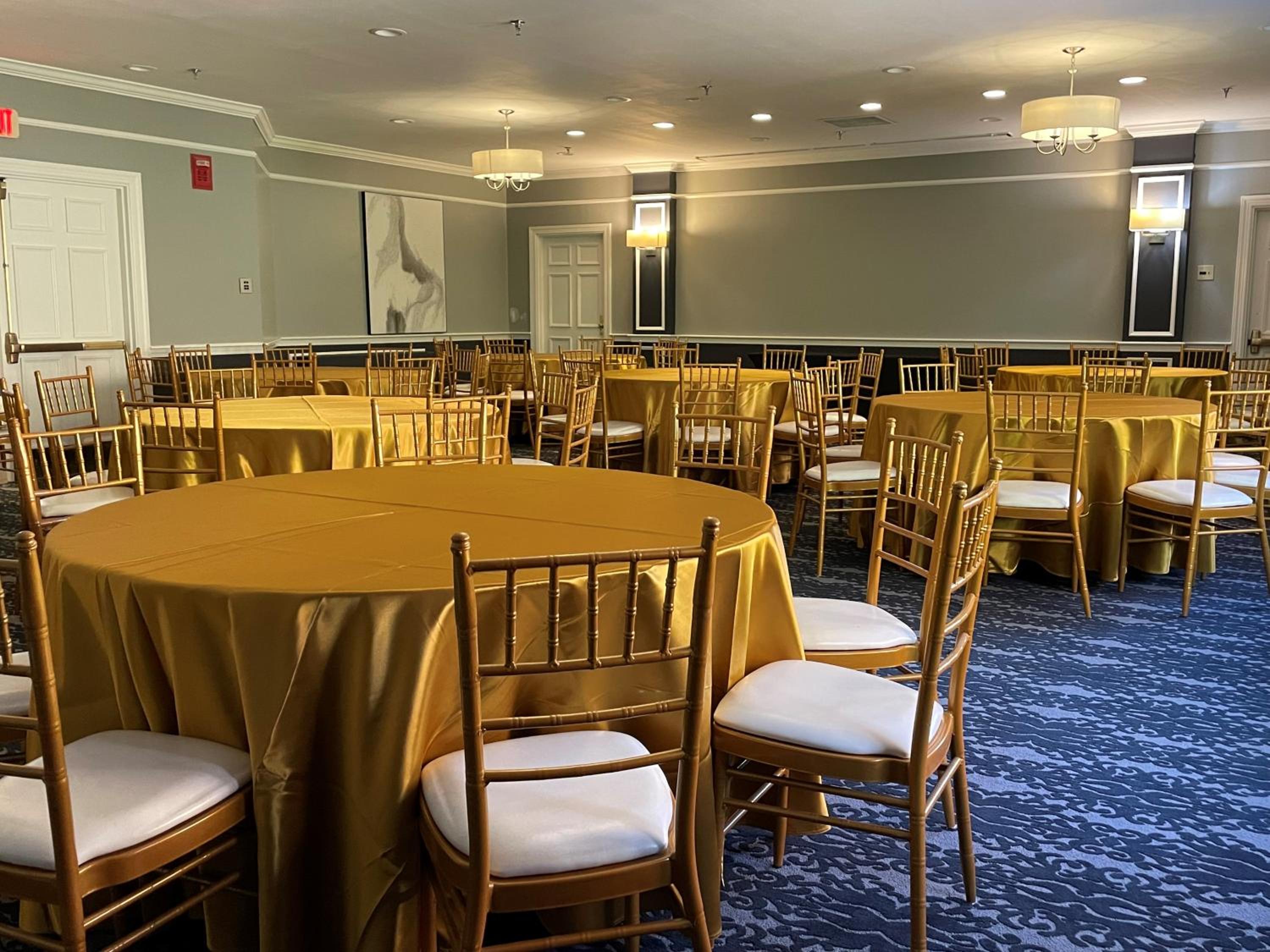 Chateau Merrimack Hotel & Spa