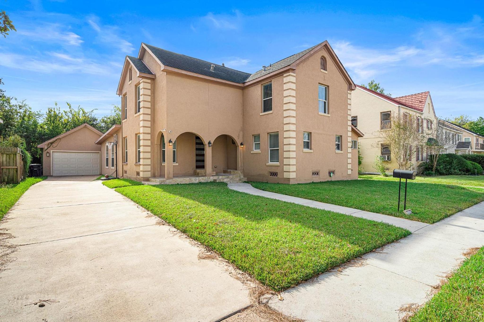 Nr DT, Med Center, Midtown Sleeps 16 Game Room