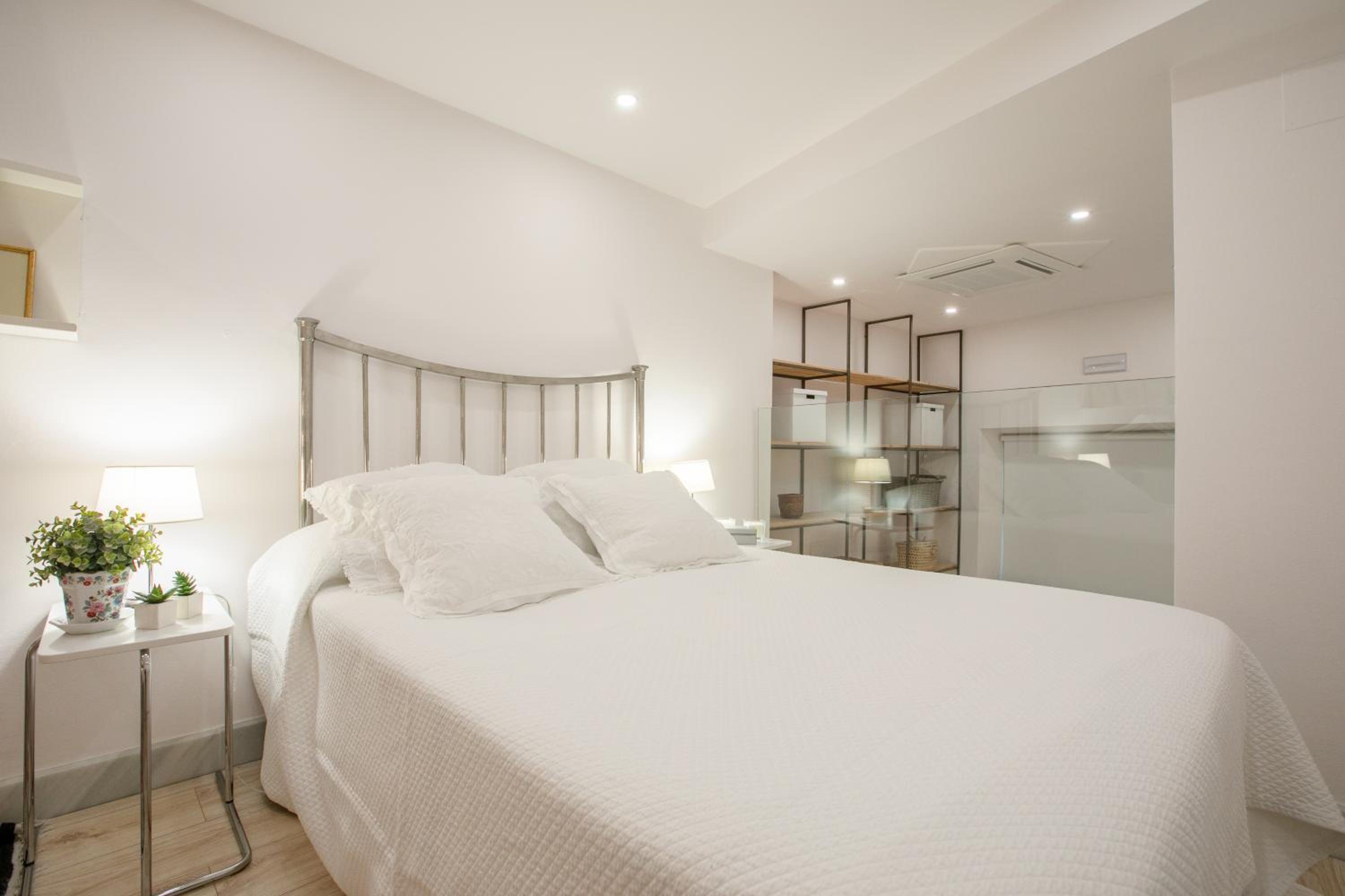 Loft duplex Sevilla wall