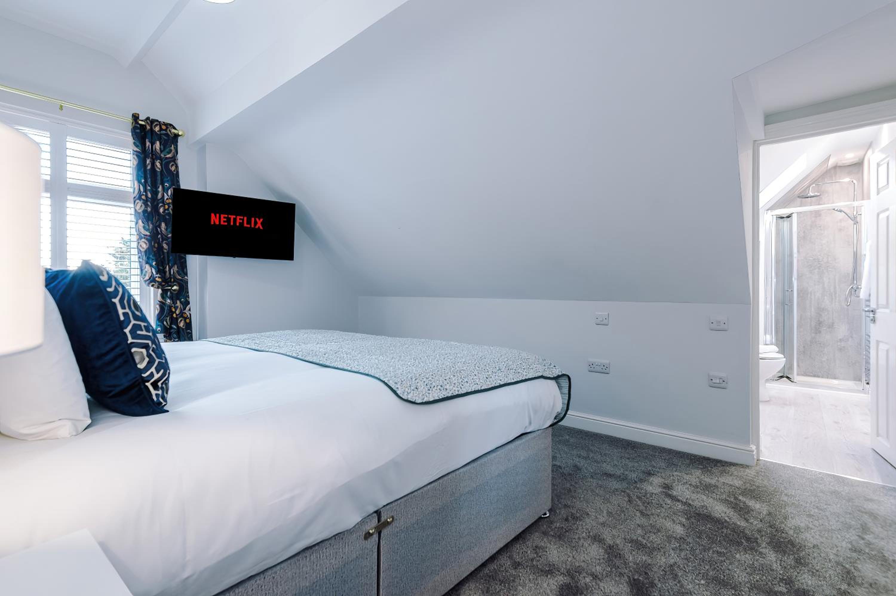 Westwood Lodge Serviced Apartment view 3