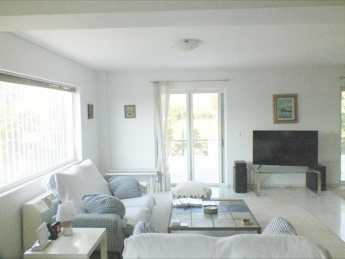 Pink-White Marathon Villa photo 3
