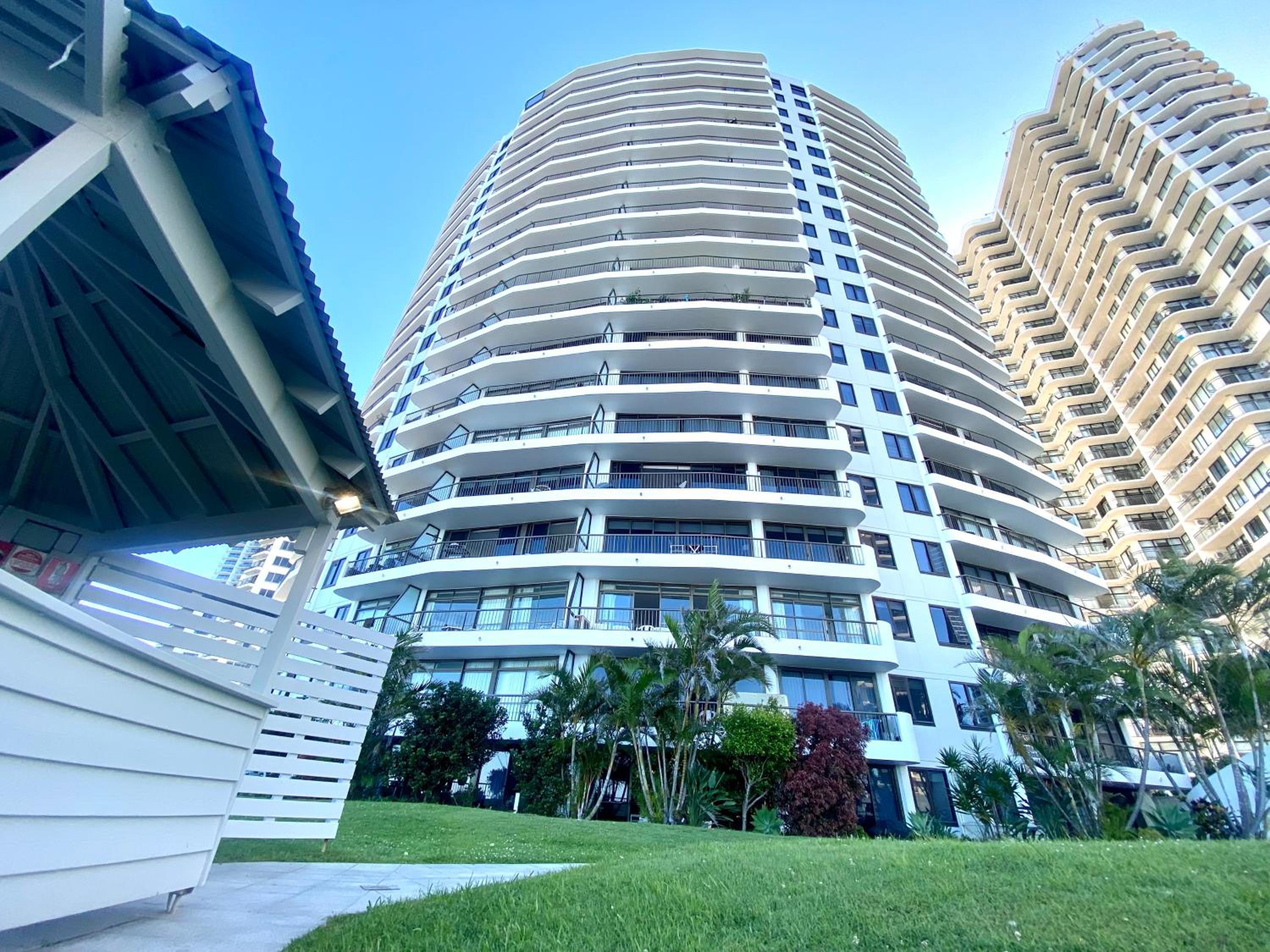 Hotel Oceanfront Family Apartment Pool & BBQ - Image 1