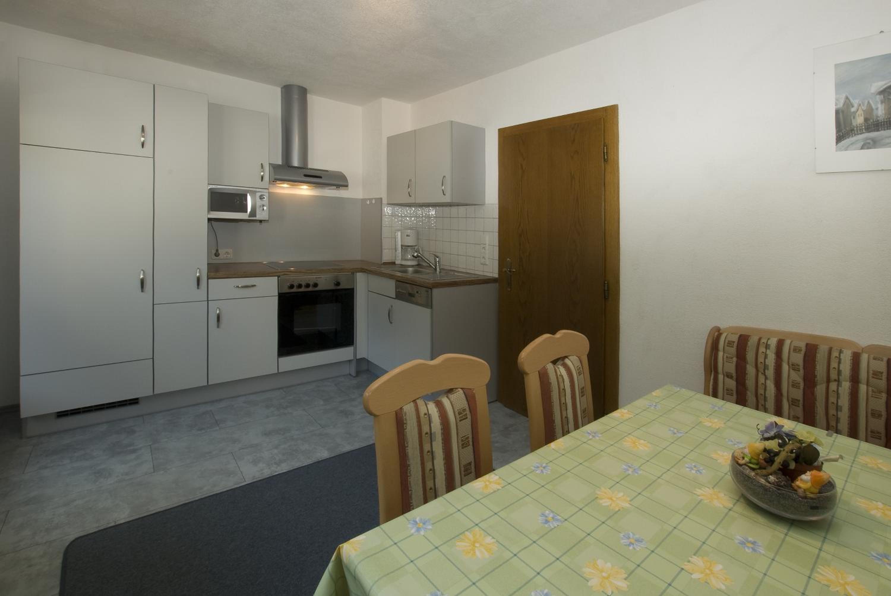 Haus Deiser en Kappl — kitchen