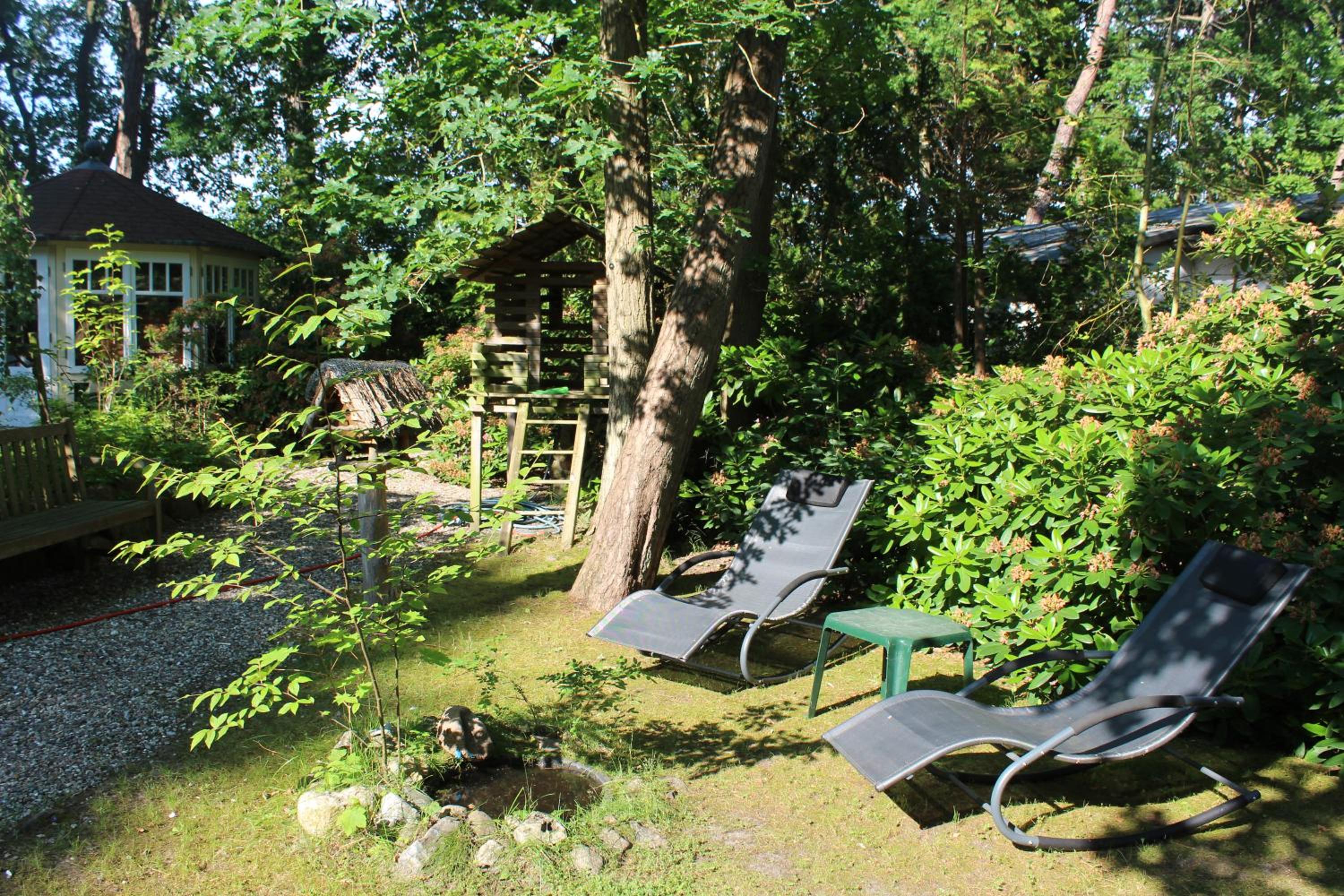 Strandvilla Hubertus Boltenhagen - Ferienwohnungen Apartment mit Parkplatz WLAN Küche Garten Grillplatz Waldbaden