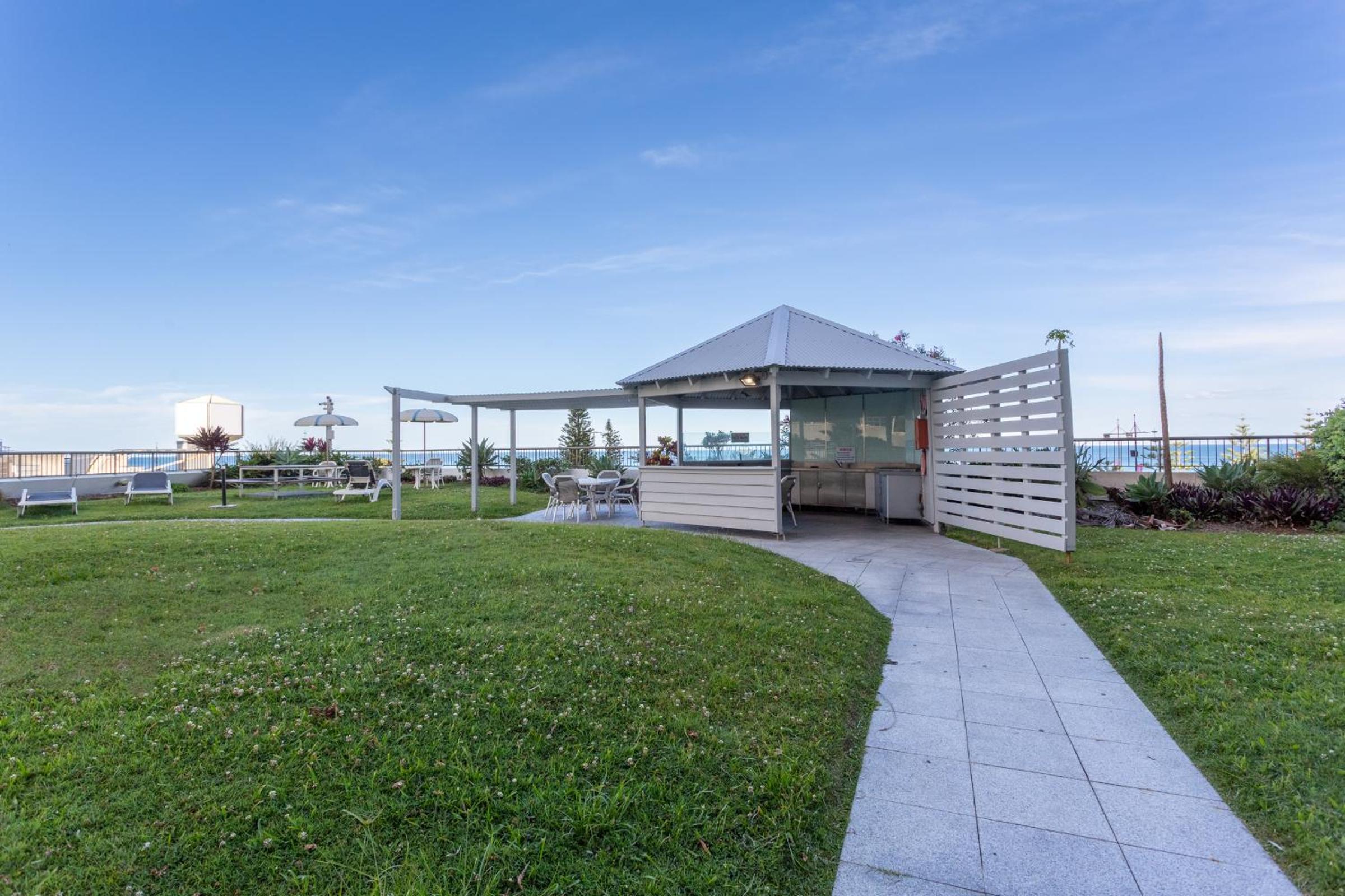 Oceanfront Family Apartment Pool & BBQ