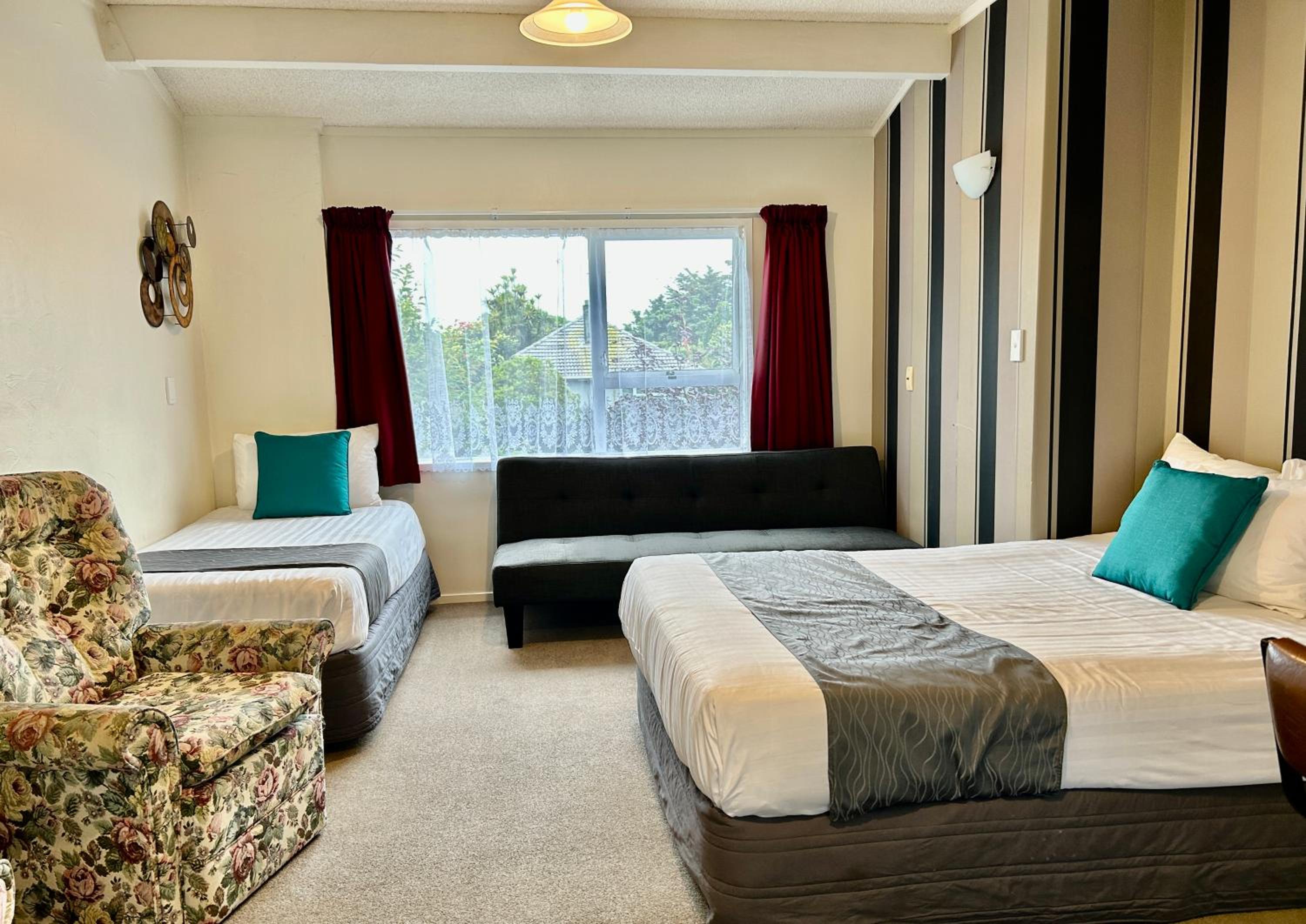 Parkside Motel and Apartments