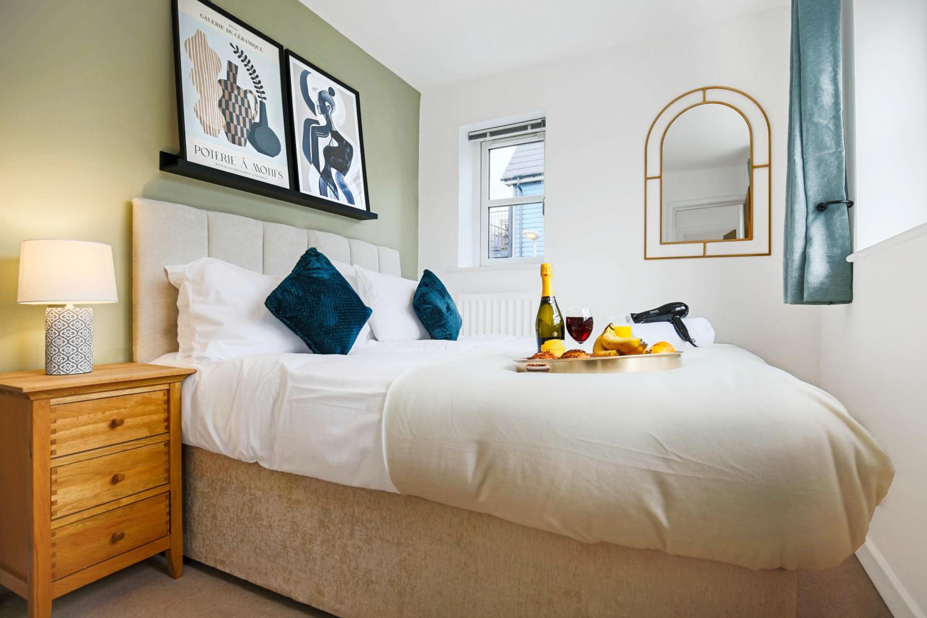 Middleton House • Sleeps 6 • Free Parking • Garden • Work Desk • Fast WiFi • Yoko Property view 5