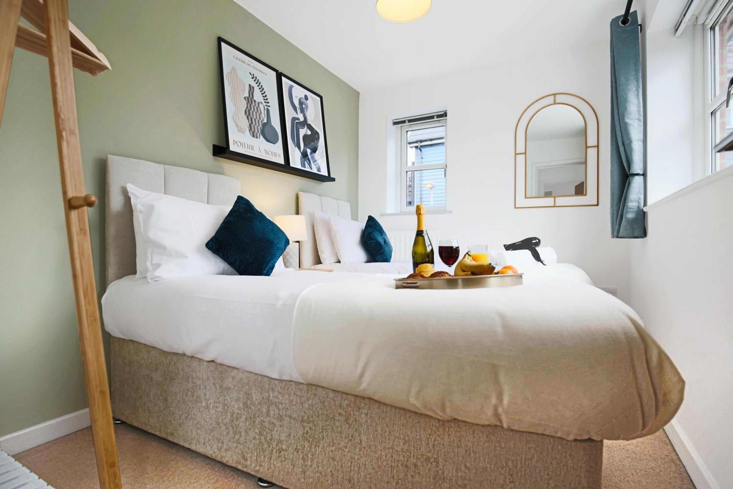Middleton House • Sleeps 6 • Free Parking • Garden • Work Desk • Fast WiFi • Yoko Property view 4
